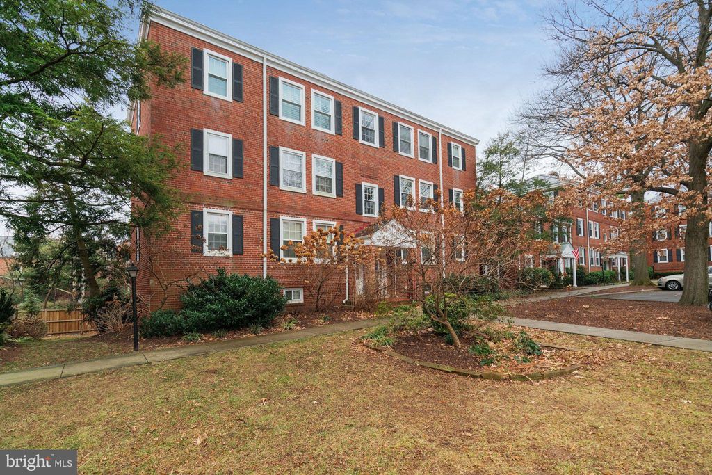 Photo of 2966 S Columbus Street #B2, ARLINGTON, VA 22206 (MLS # VAAX2052726)