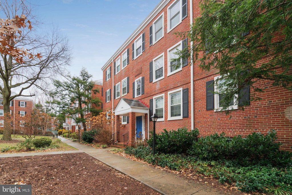 Photo of 2966 S Columbus Street #B2, ARLINGTON, VA 22206 (MLS # VAAX2052726)