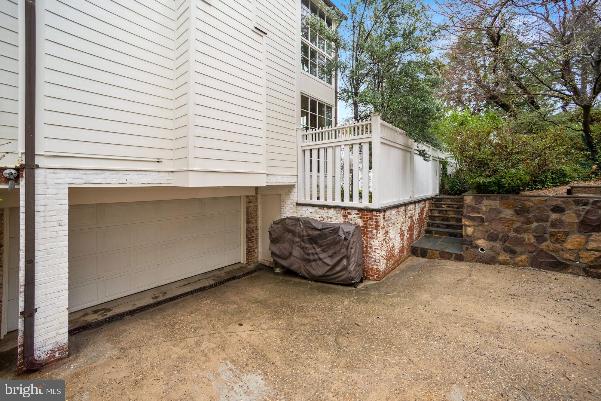 SPRING VALLEY - Residential