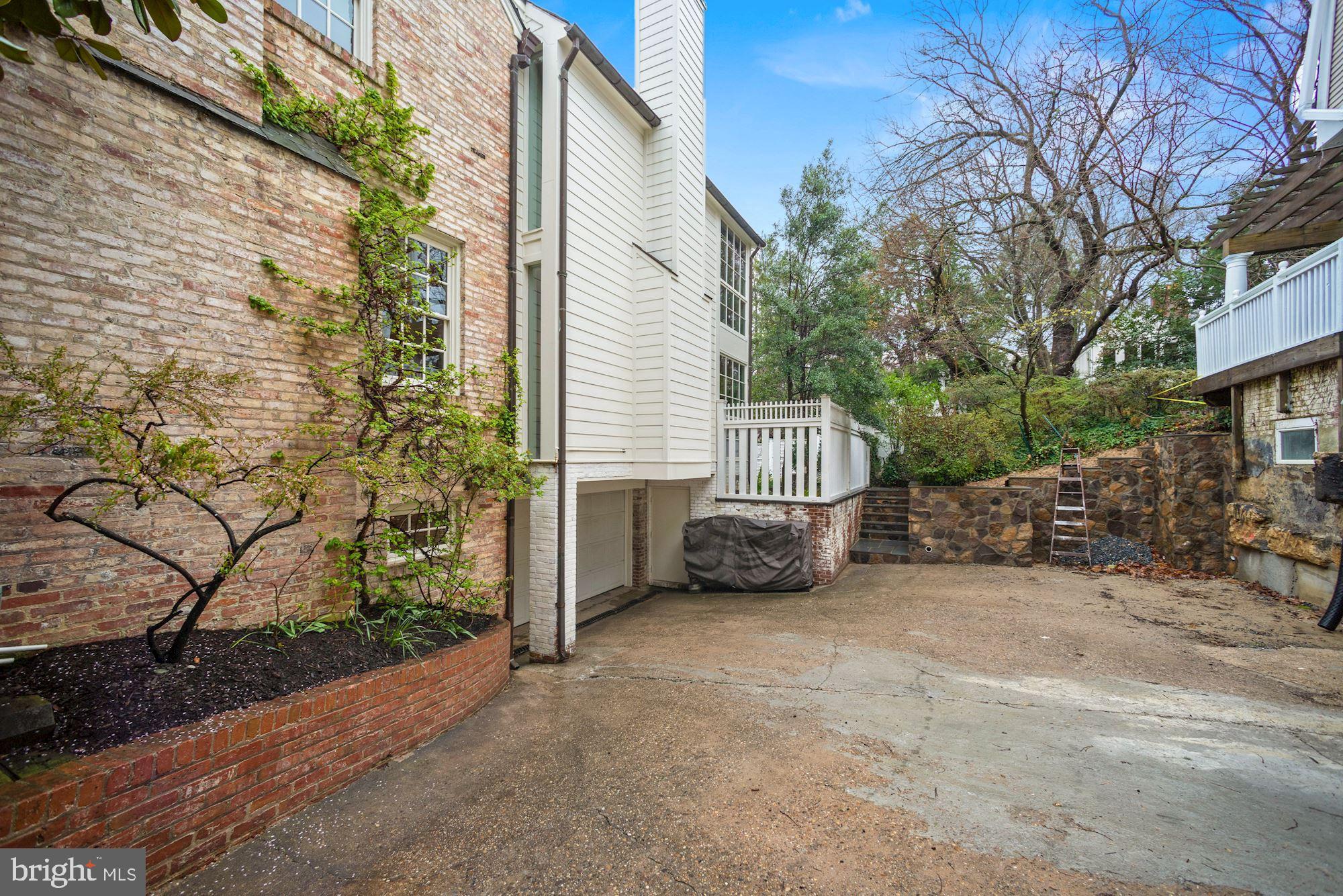 SPRING VALLEY - Residential