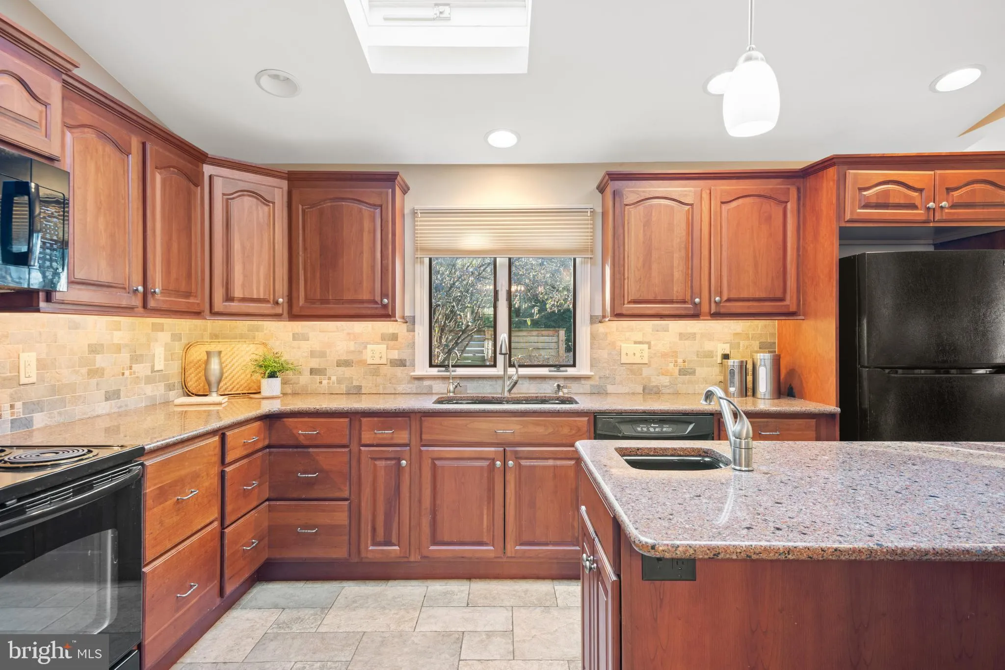 Lancaster, Pennsylvania 17603, United States, 4 Bedrooms Bedrooms, ,3 BathroomsBathrooms,Residential,Pending,11591