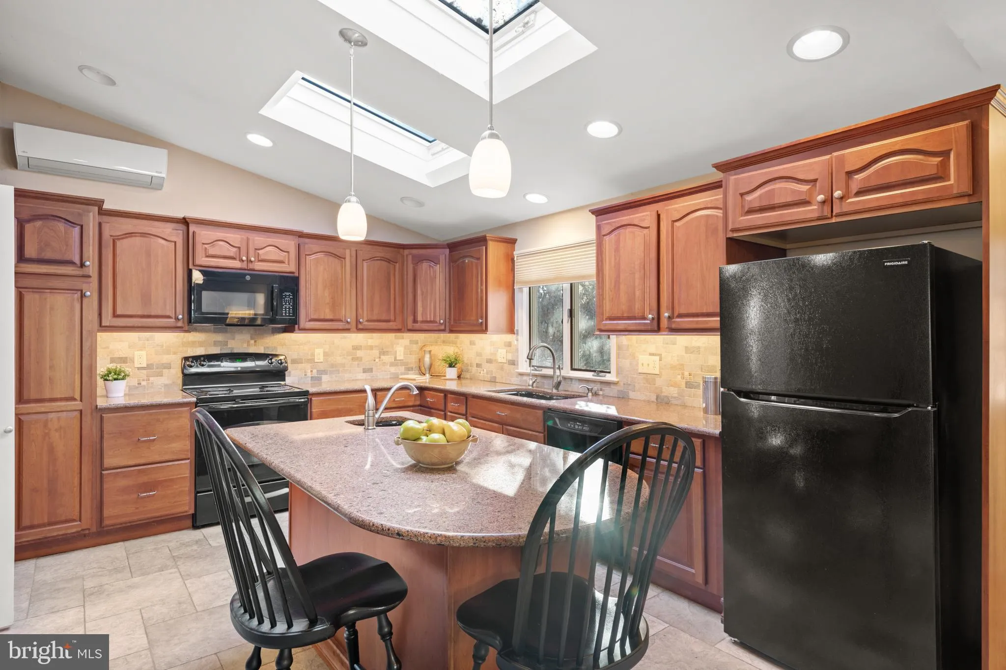 Lancaster, Pennsylvania 17603, United States, 4 Bedrooms Bedrooms, ,3 BathroomsBathrooms,Residential,Pending,11591