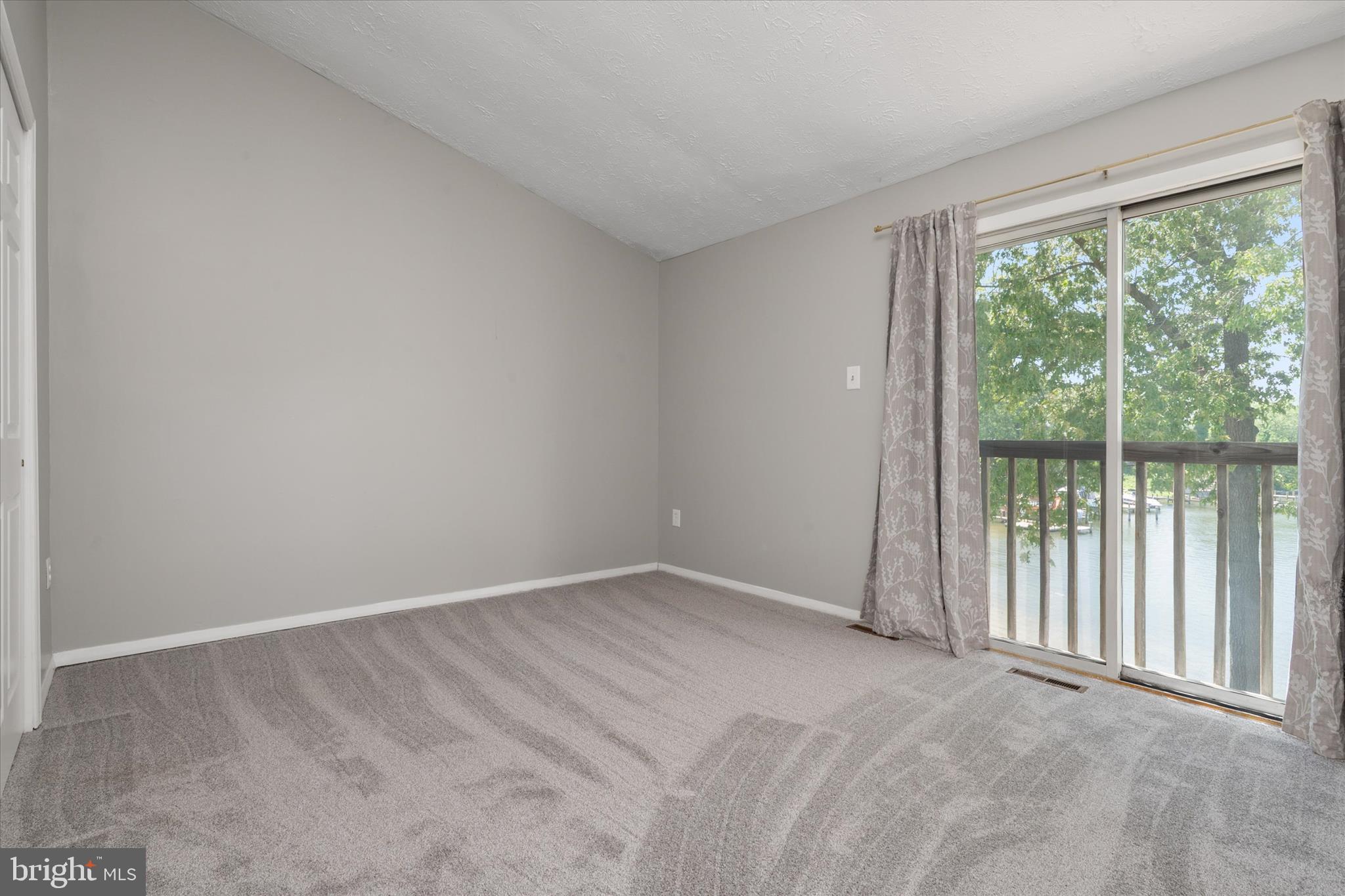 ELIZABETHS LANDING - Residential