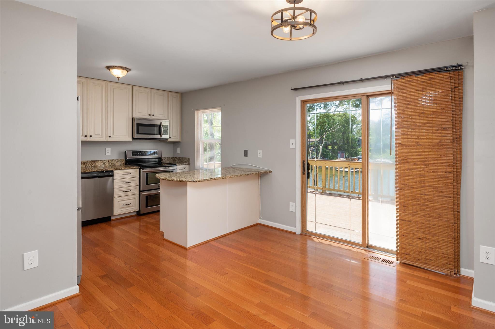 ELIZABETHS LANDING - Residential