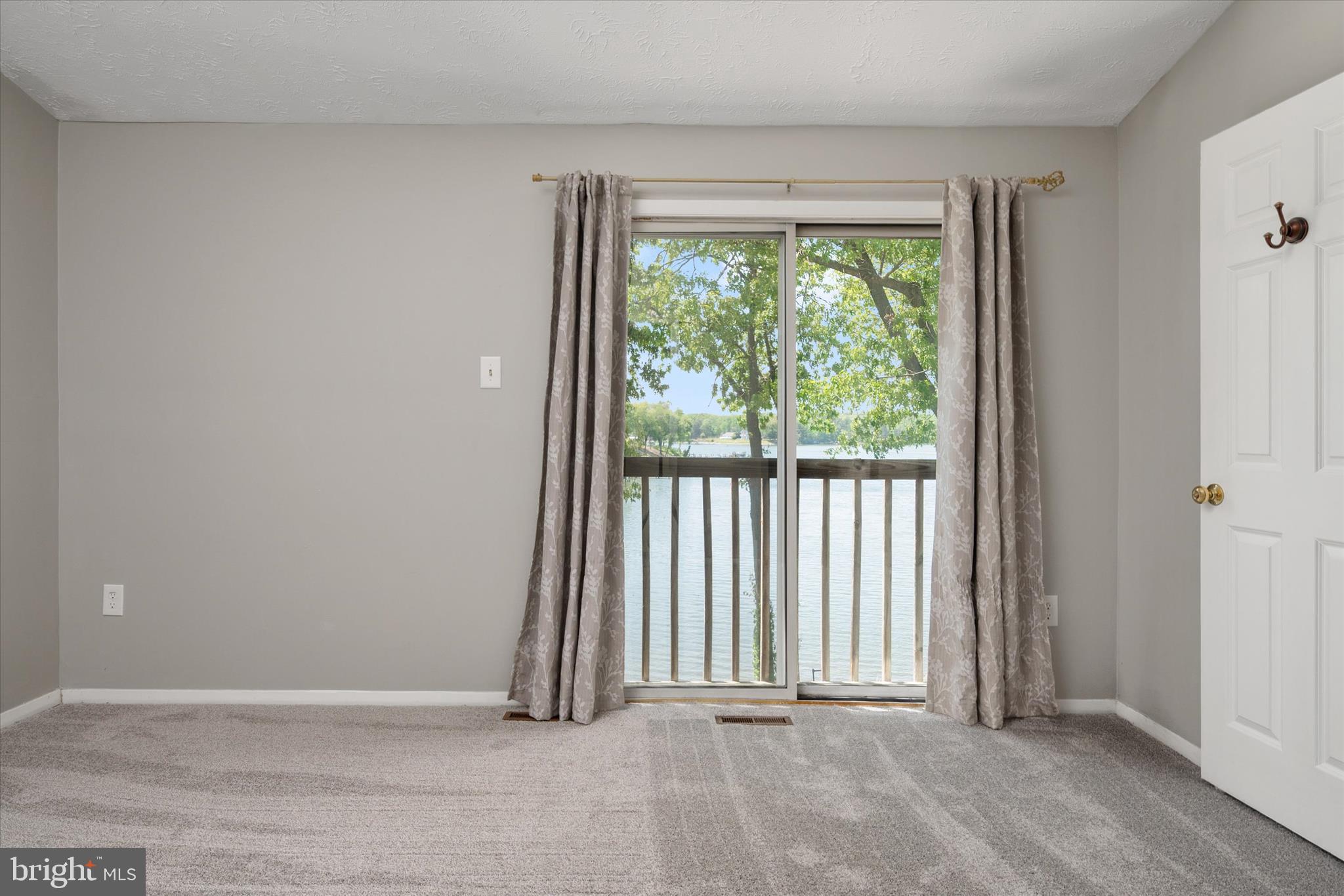 ELIZABETHS LANDING - Residential