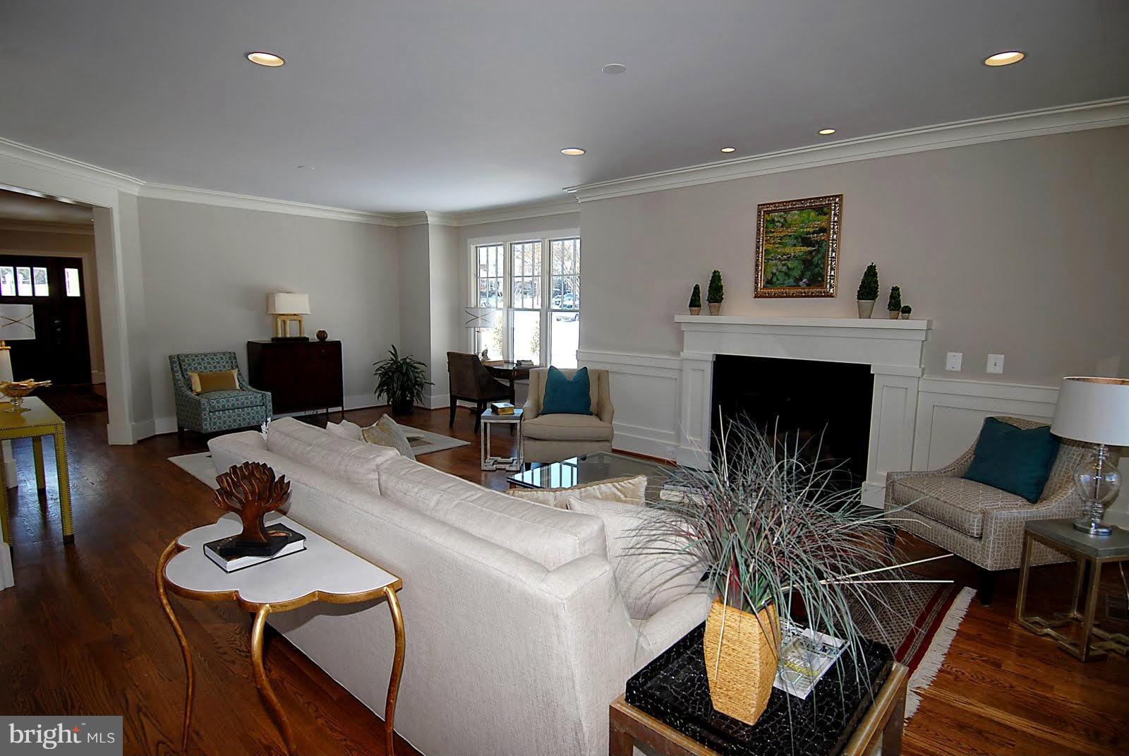 WILLIAMSBURG VILLAGE - Residential