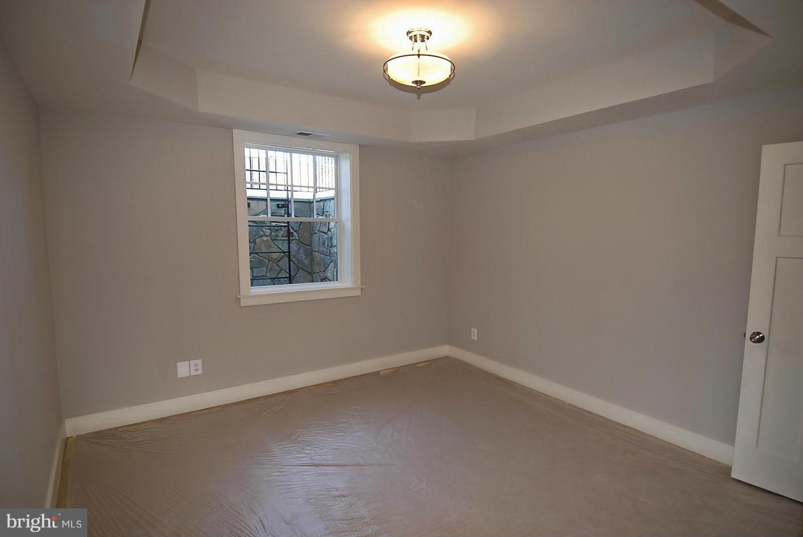 WILLIAMSBURG VILLAGE - Residential