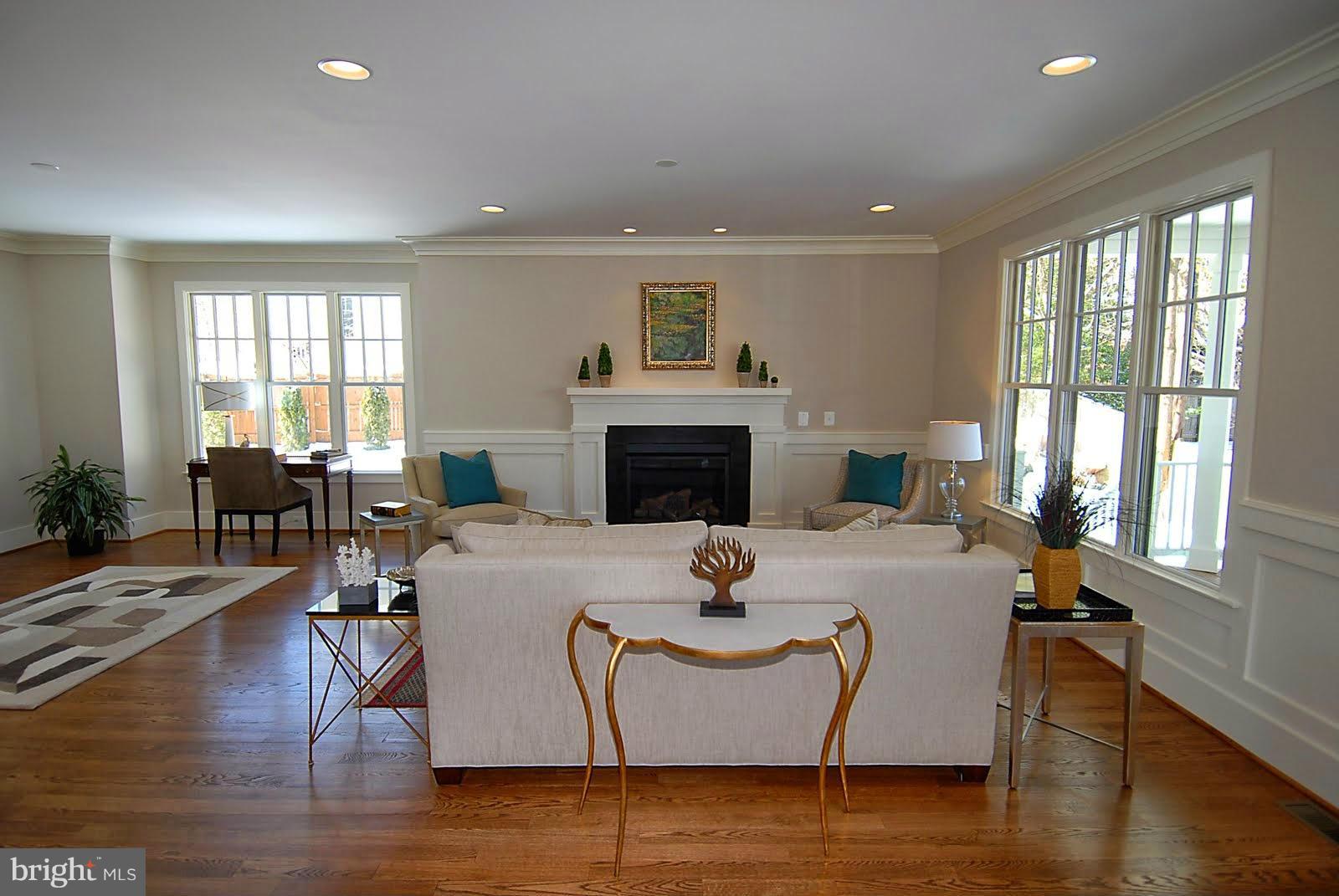 WILLIAMSBURG VILLAGE - Residential