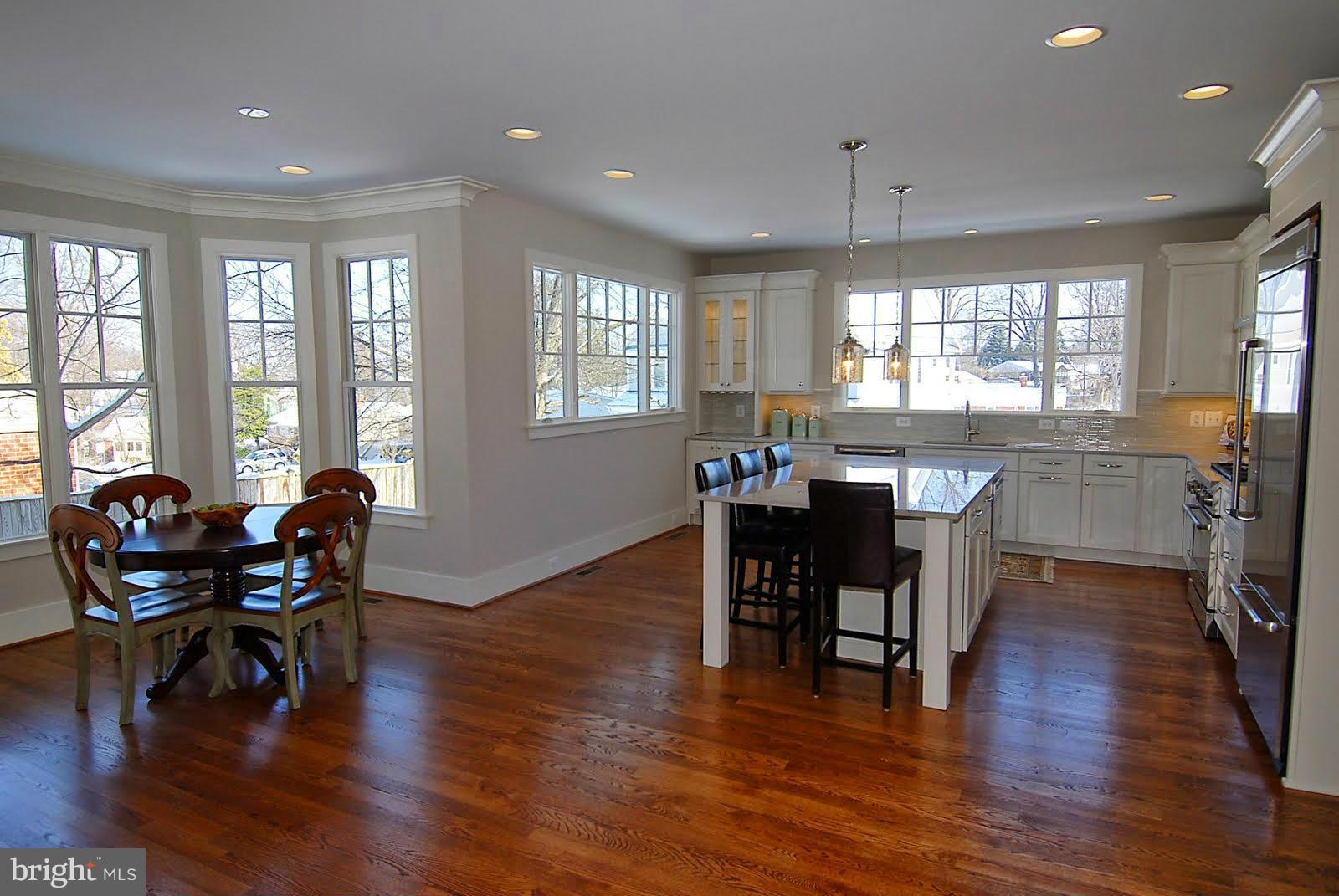 WILLIAMSBURG VILLAGE - Residential