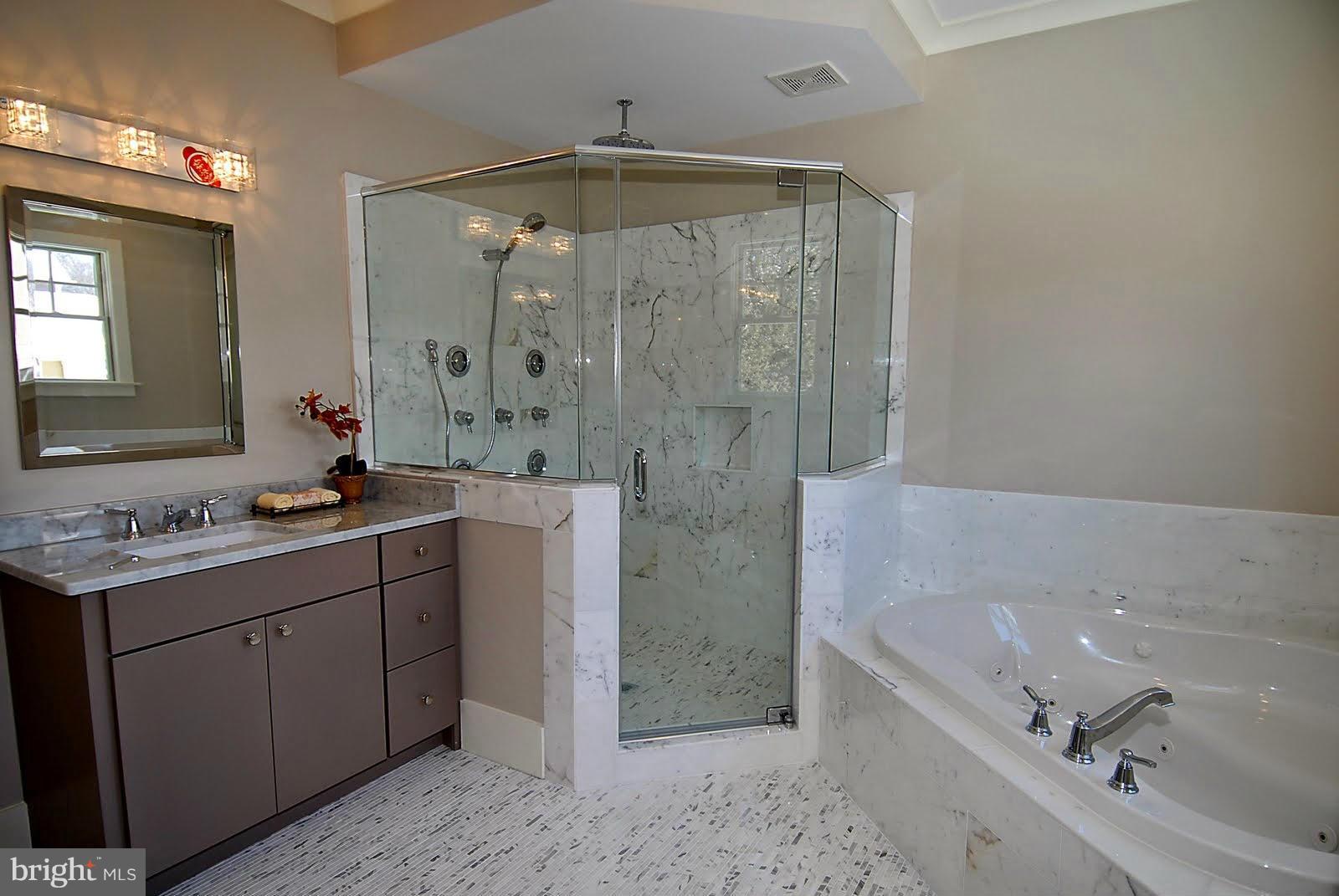 WILLIAMSBURG VILLAGE - Residential