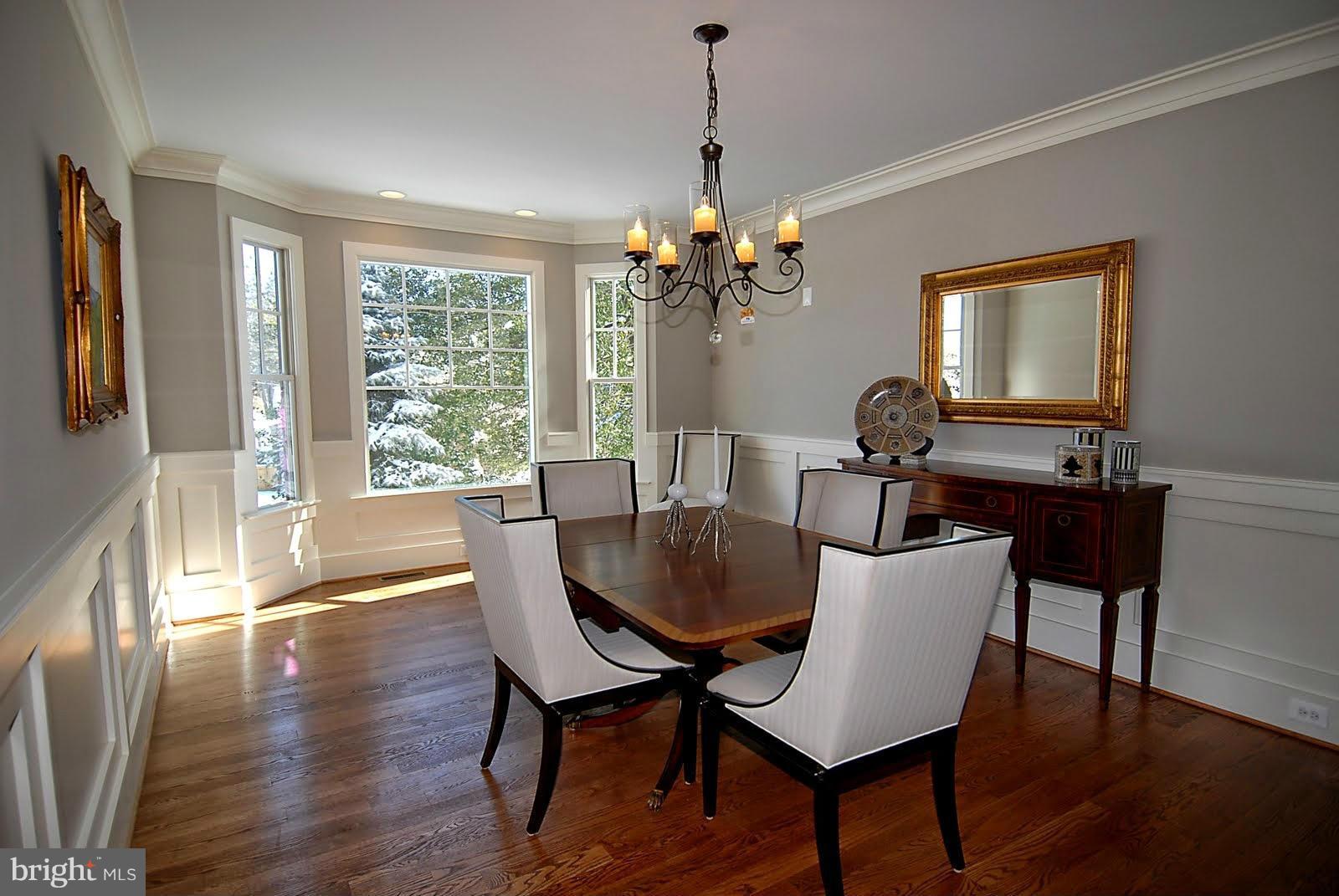 WILLIAMSBURG VILLAGE - Residential