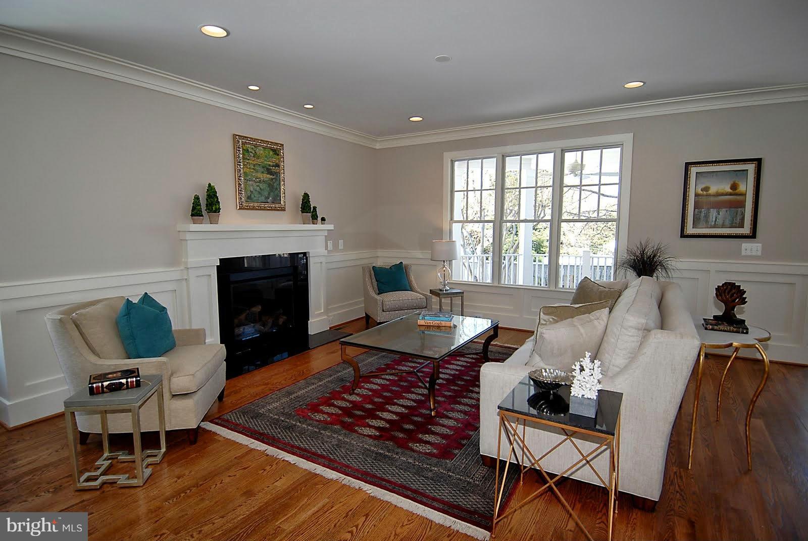 WILLIAMSBURG VILLAGE - Residential