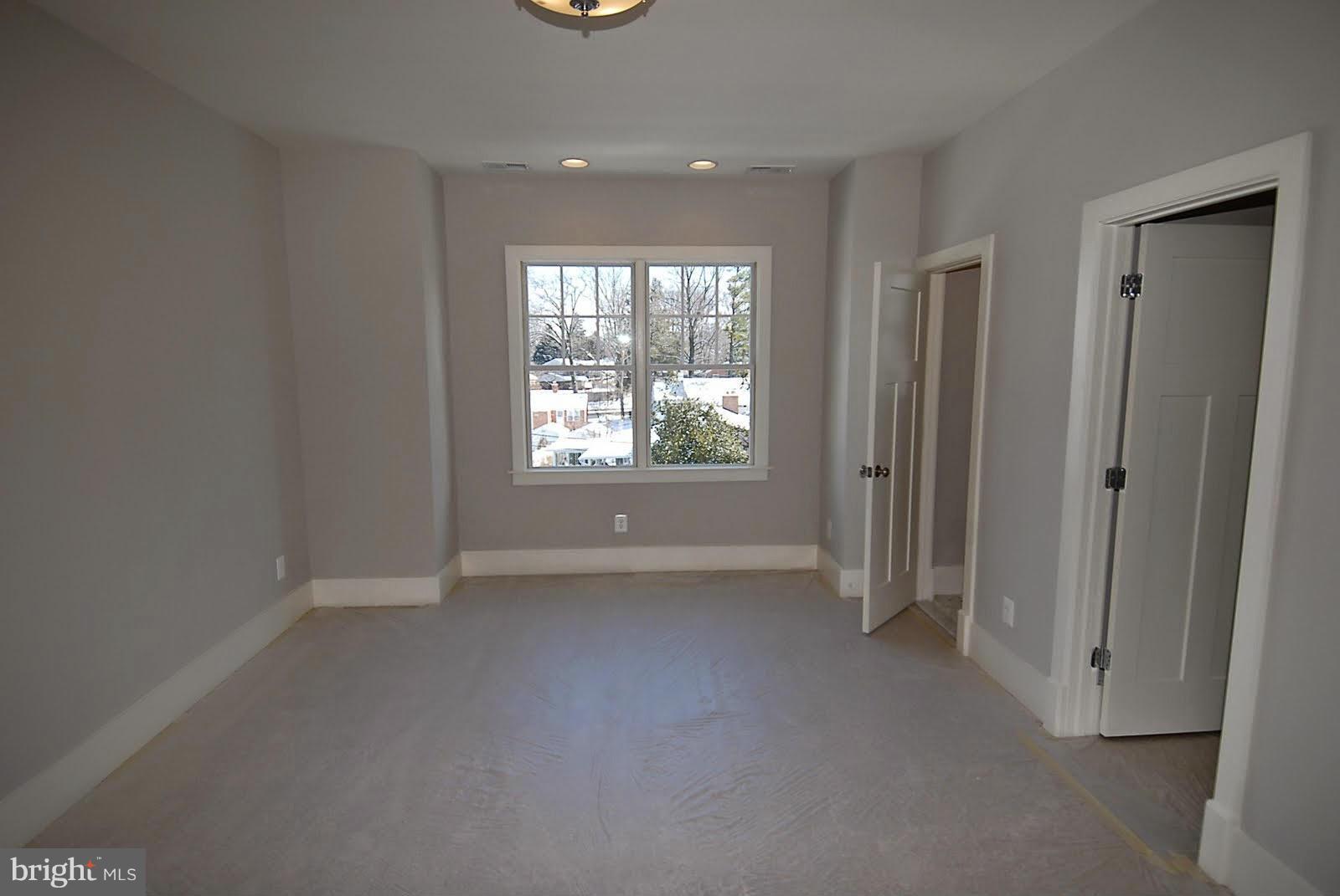 WILLIAMSBURG VILLAGE - Residential