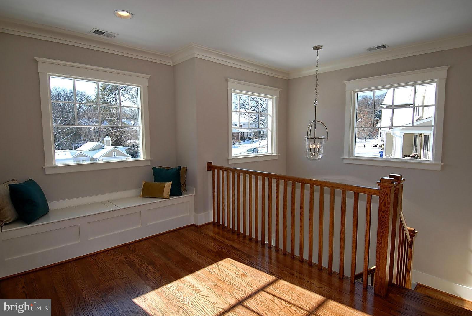 WILLIAMSBURG VILLAGE - Residential