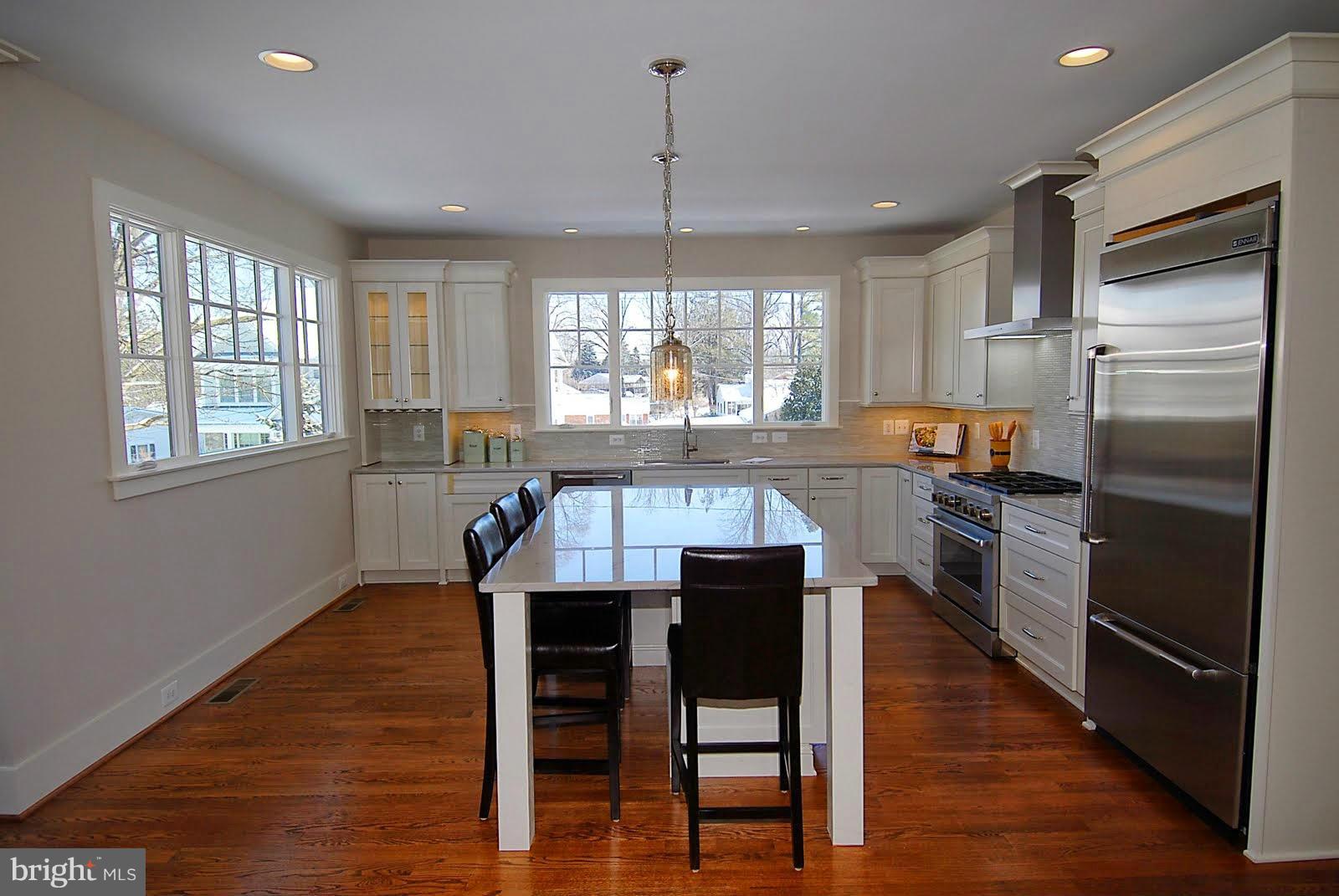 WILLIAMSBURG VILLAGE - Residential