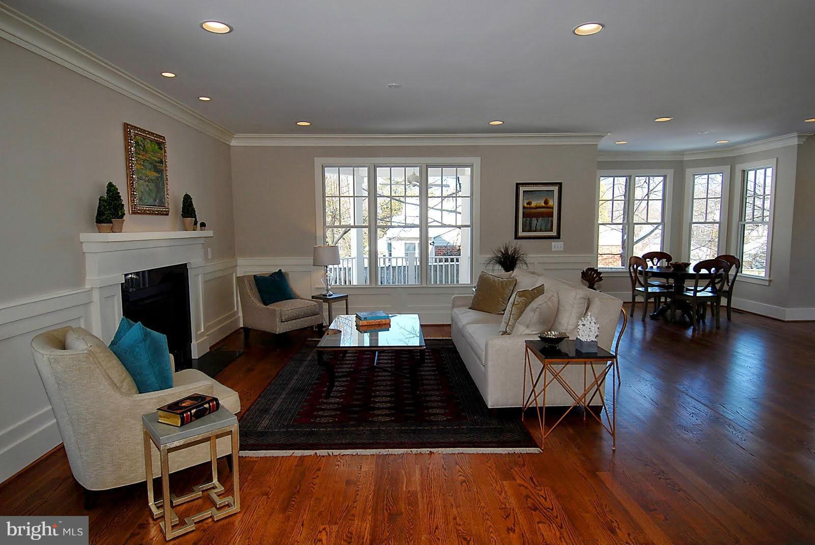 WILLIAMSBURG VILLAGE - Residential