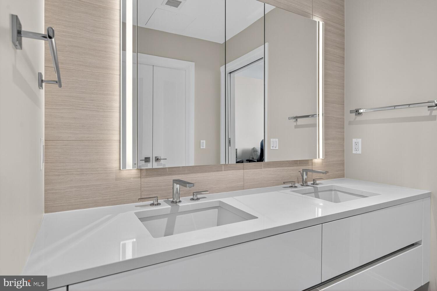 TYSONS CORNER - Residential