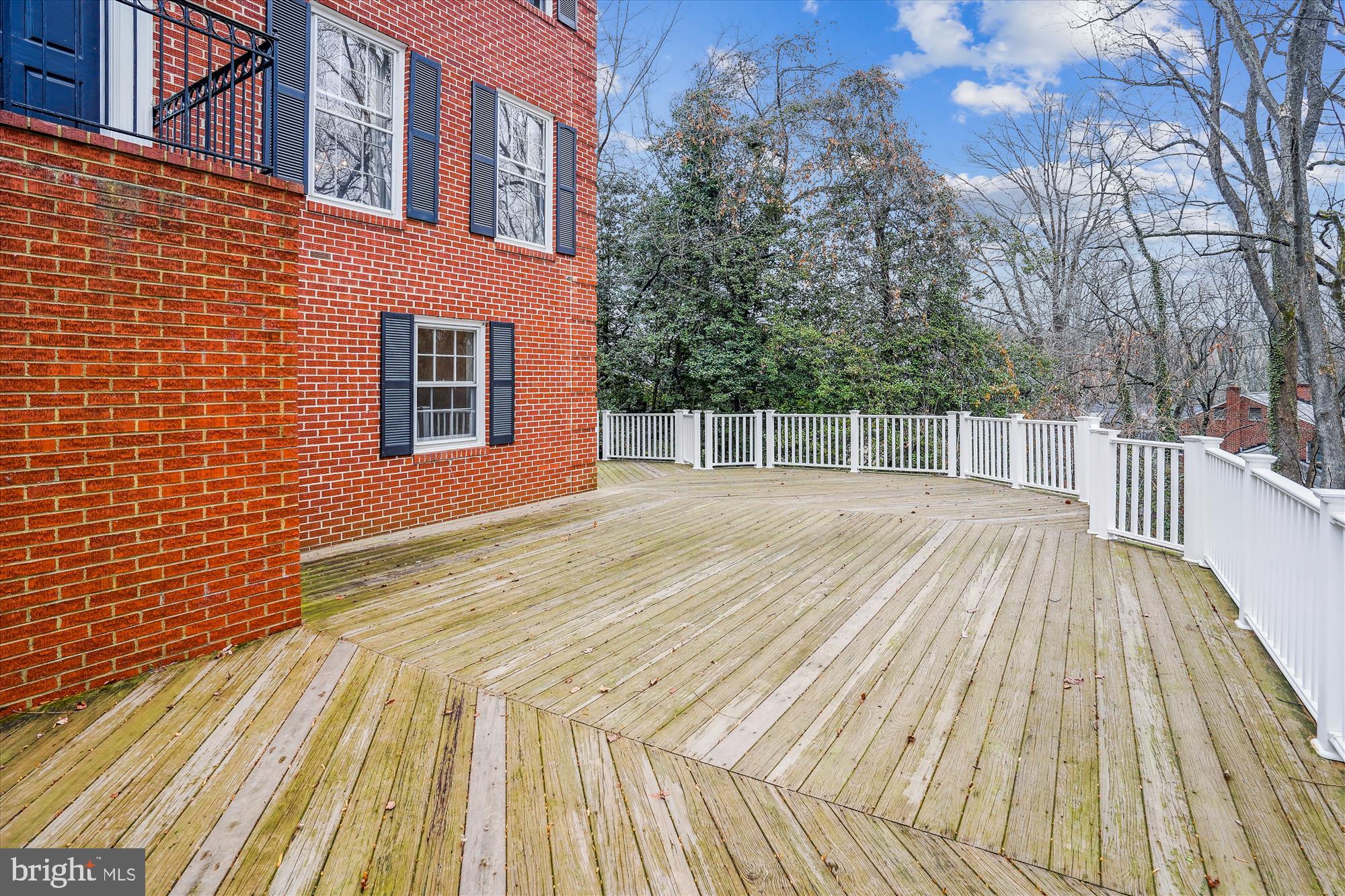 CHAIN BRIDGE WOODS - Residential