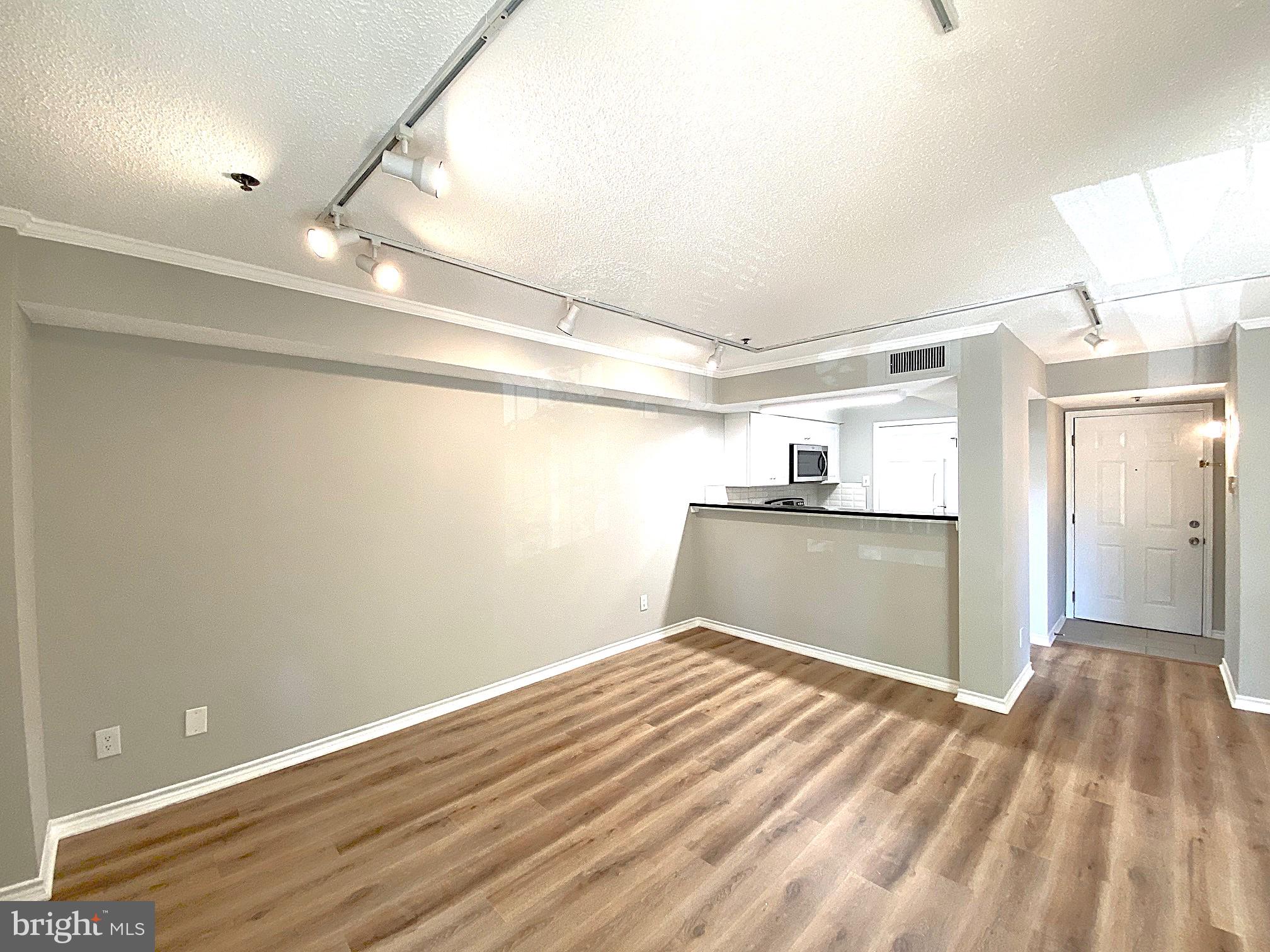 1524 LINCOLN WAY 209