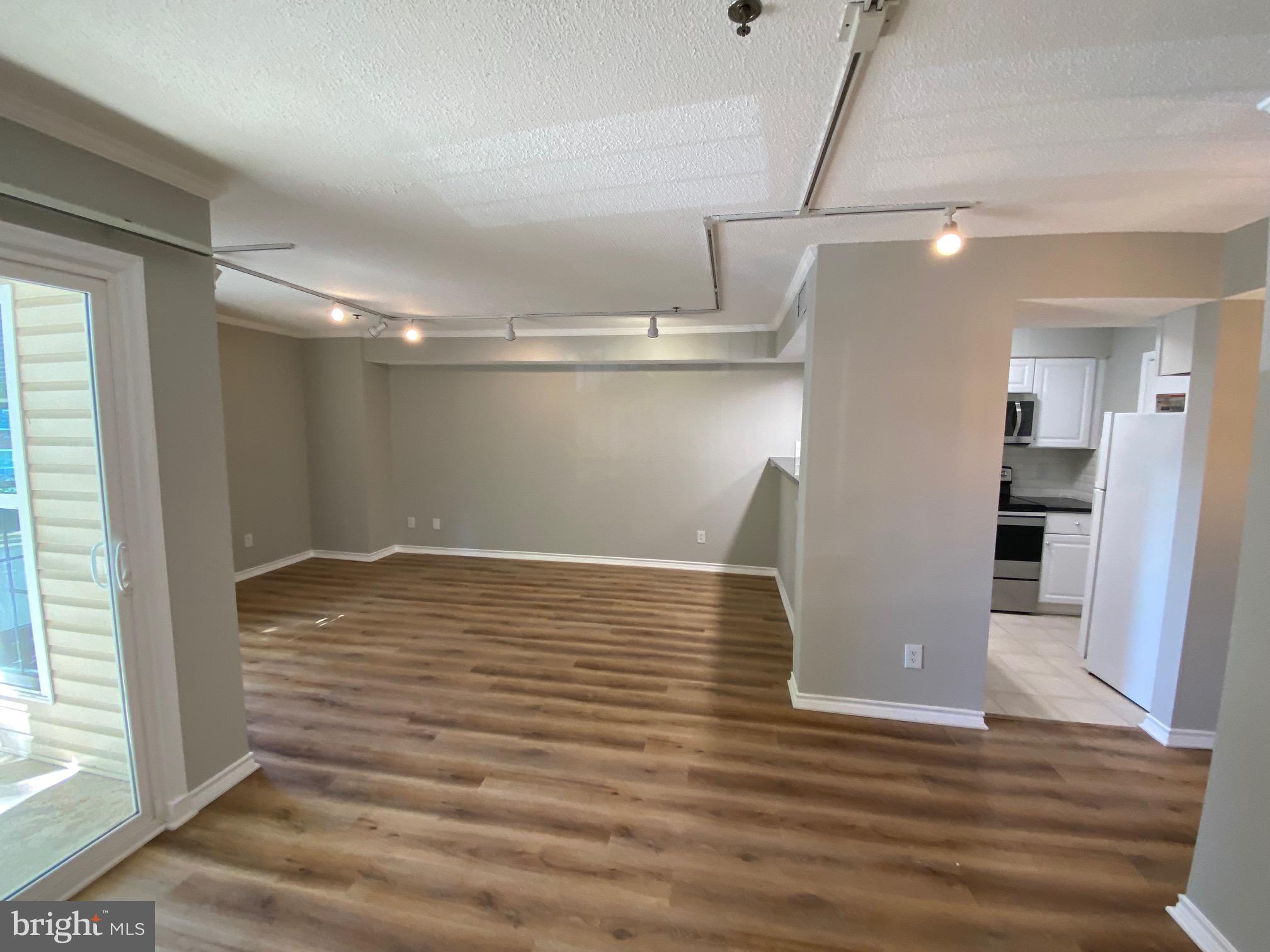 FOUNTAINS AT MCLEAN - Residential