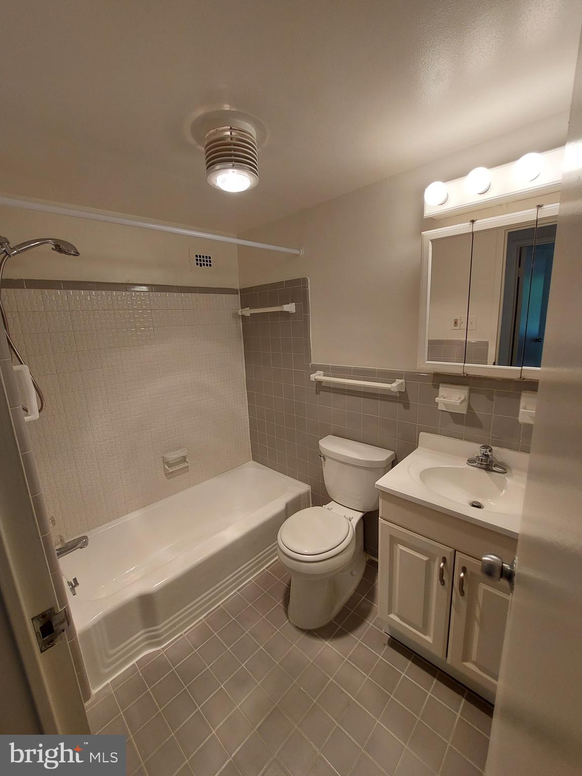 GROSVENOR PARK - Residential Lease