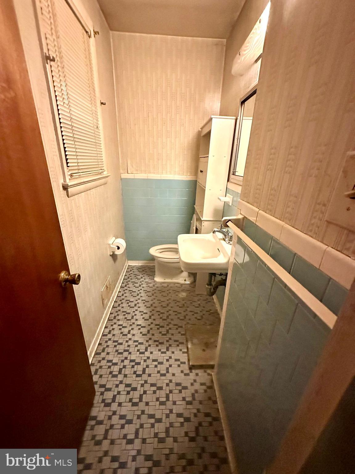 CHRIS MAR MANOR - Residential