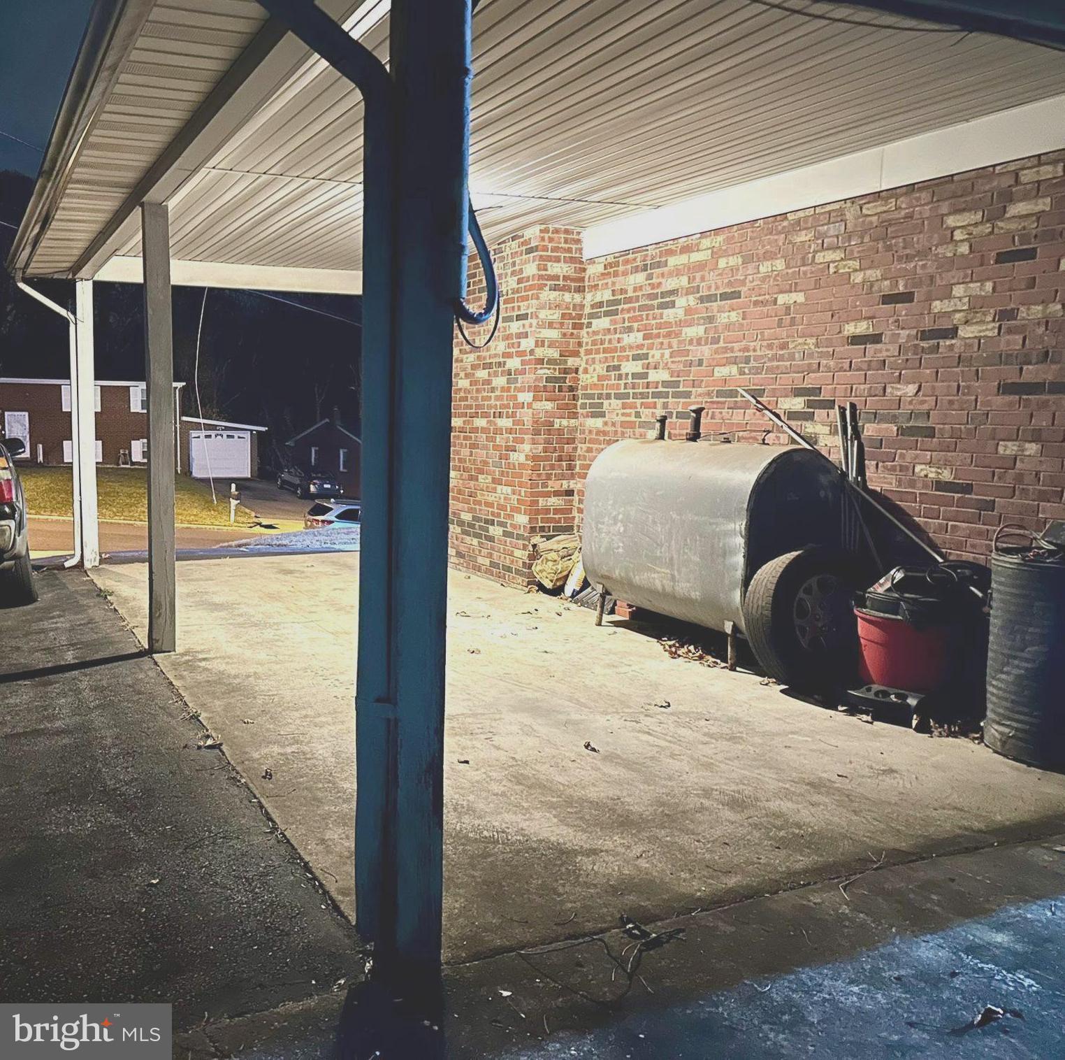 CHRIS MAR MANOR - Residential