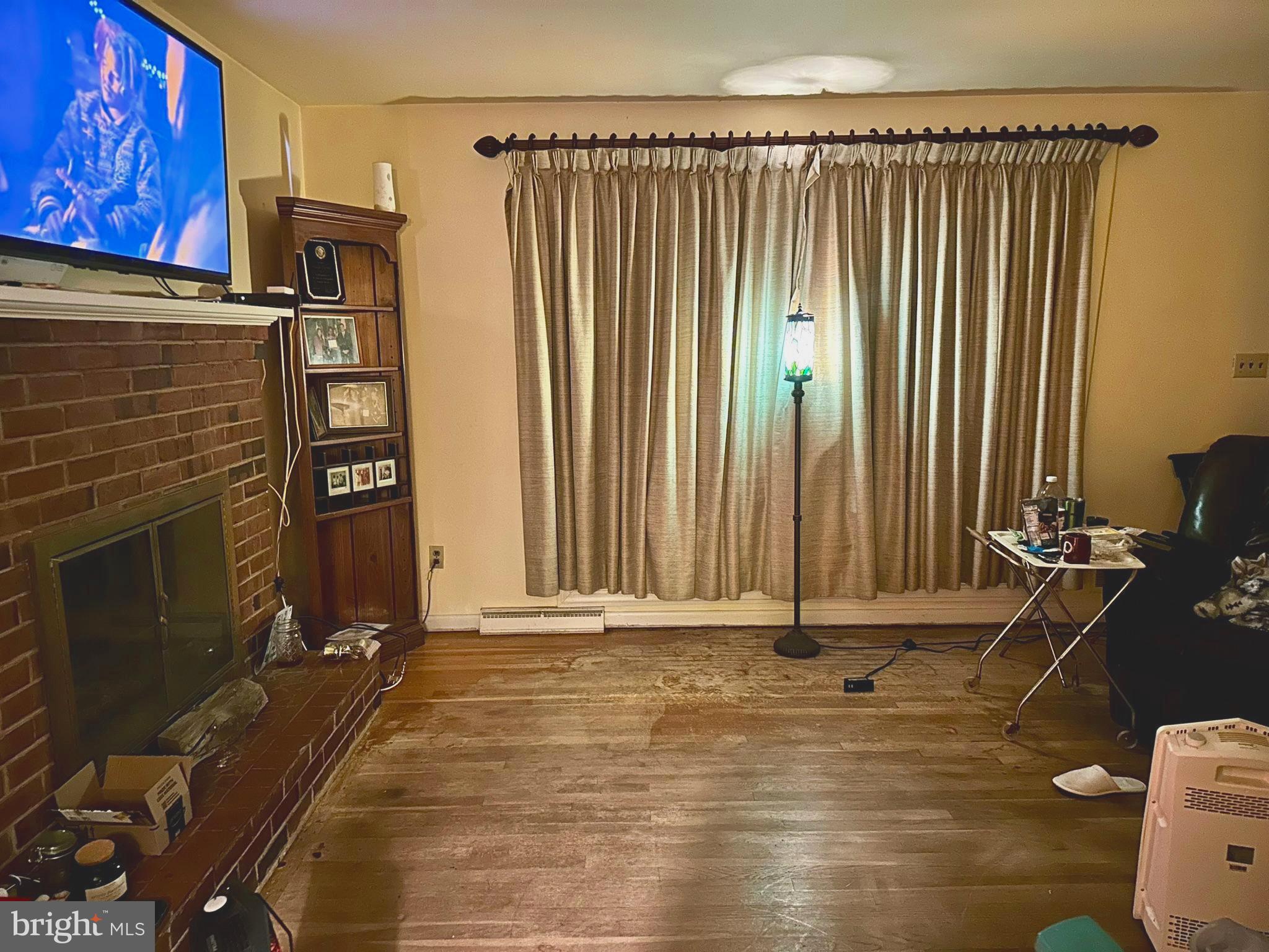 CHRIS MAR MANOR - Residential