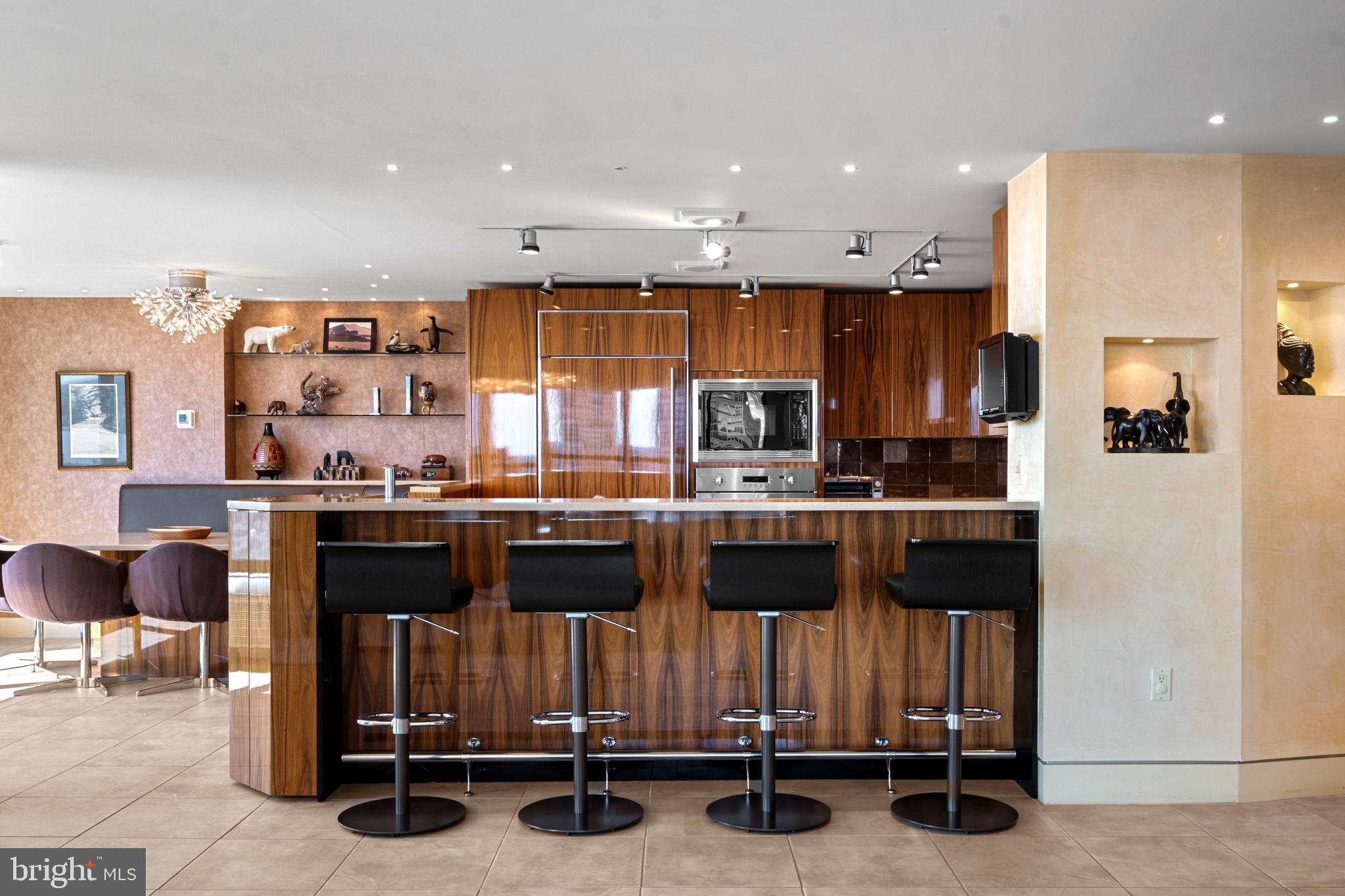 233 S 6TH STREET 2009