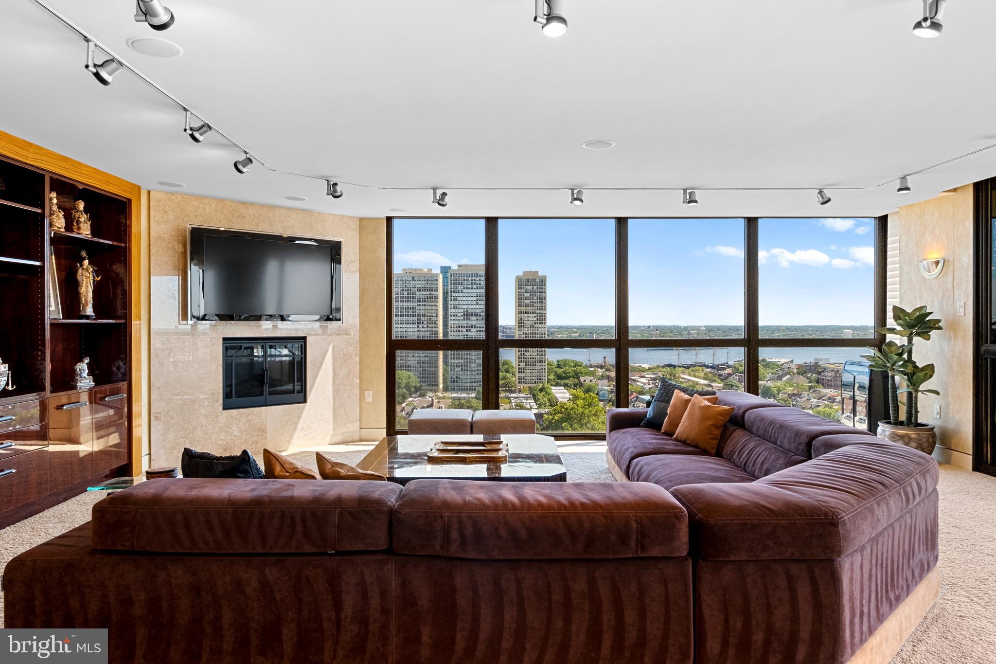 WASHINGTON SQ - Residential