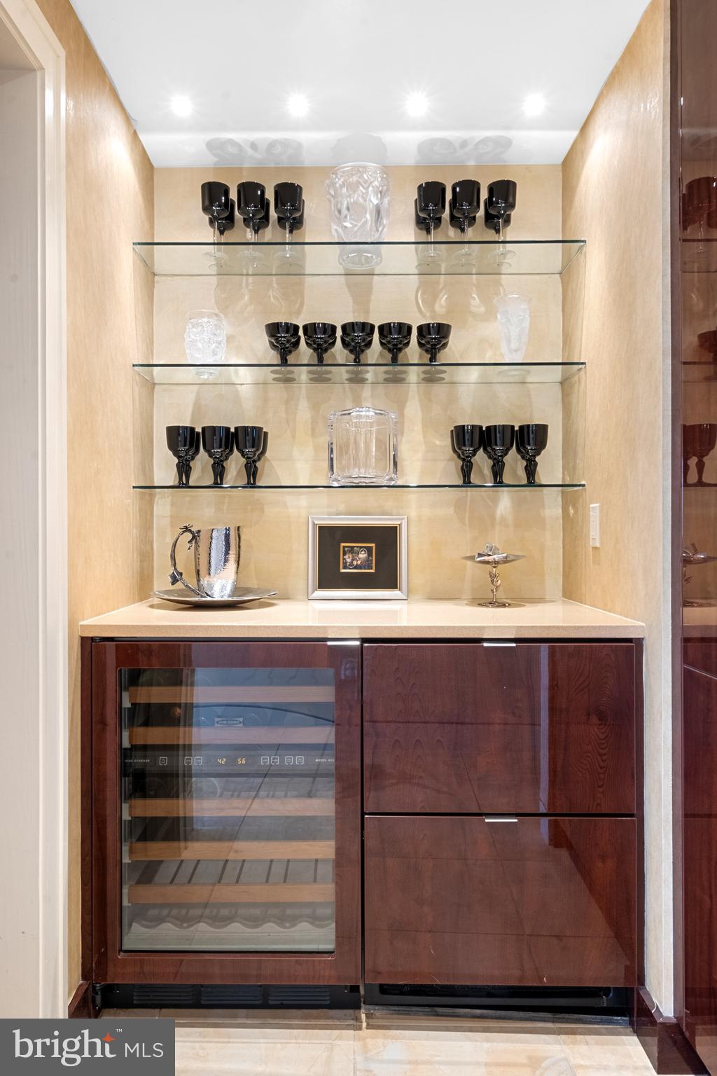 WASHINGTON SQ - Residential