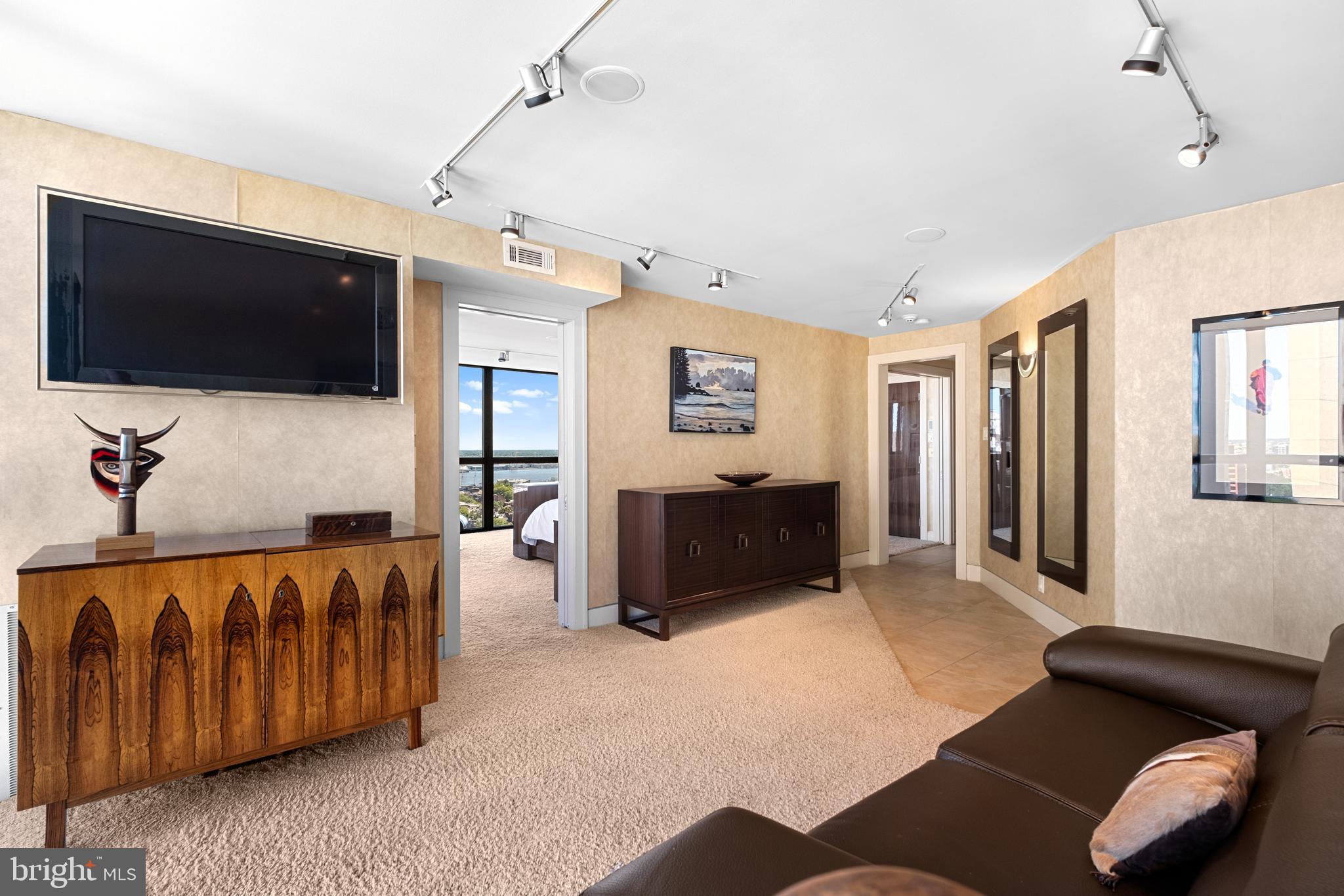 WASHINGTON SQ - Residential