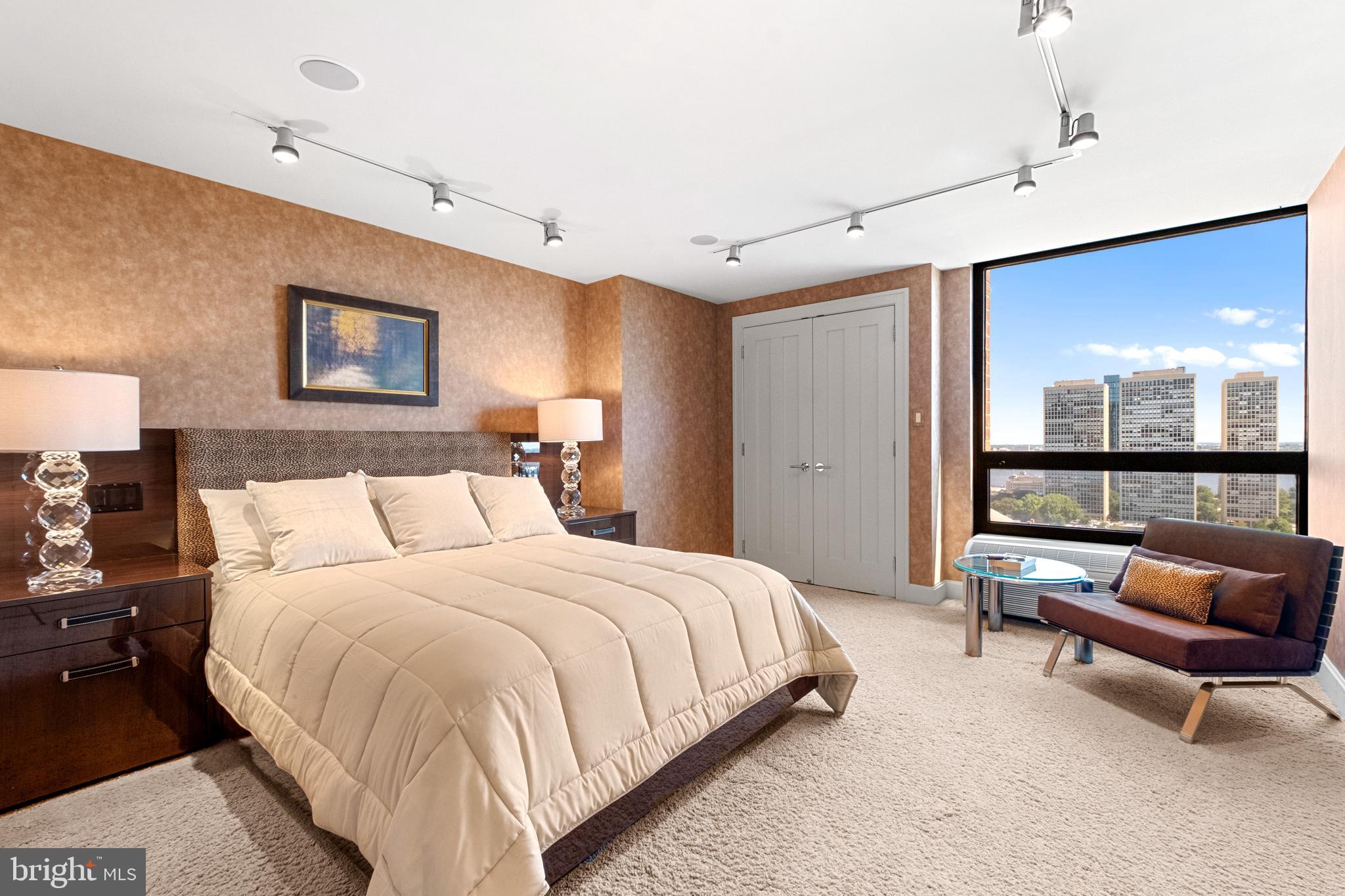 WASHINGTON SQ - Residential