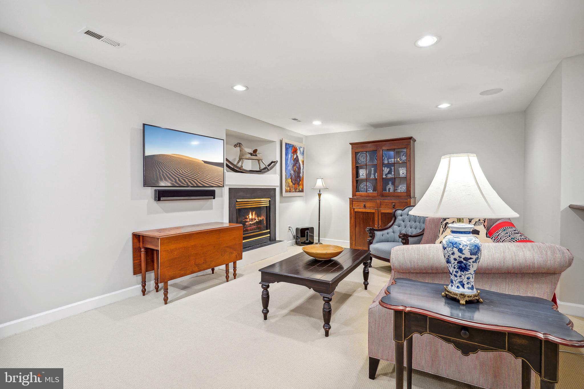 HILLCREST - Residential