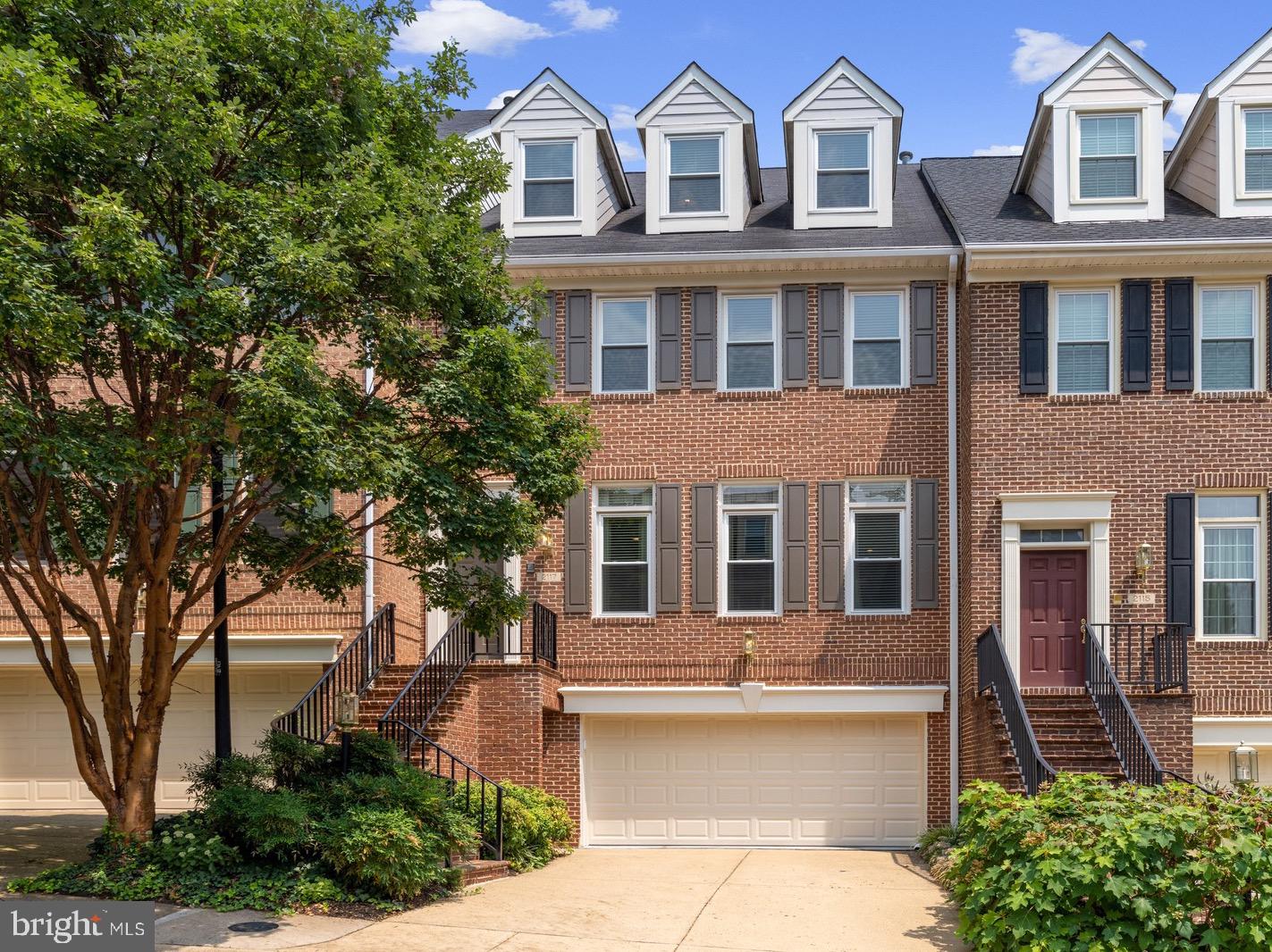 HILLCREST - Residential