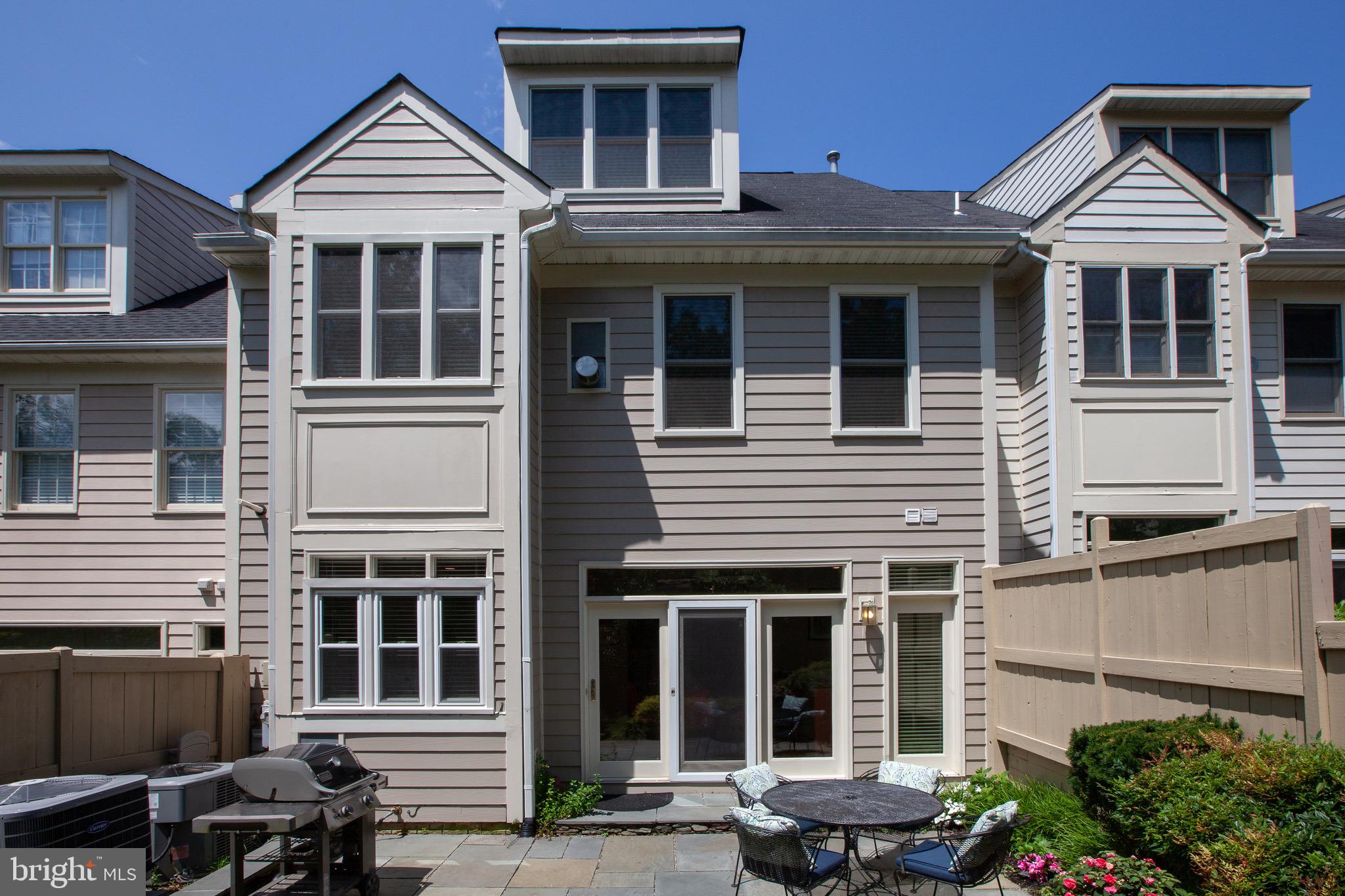 HILLCREST - Residential