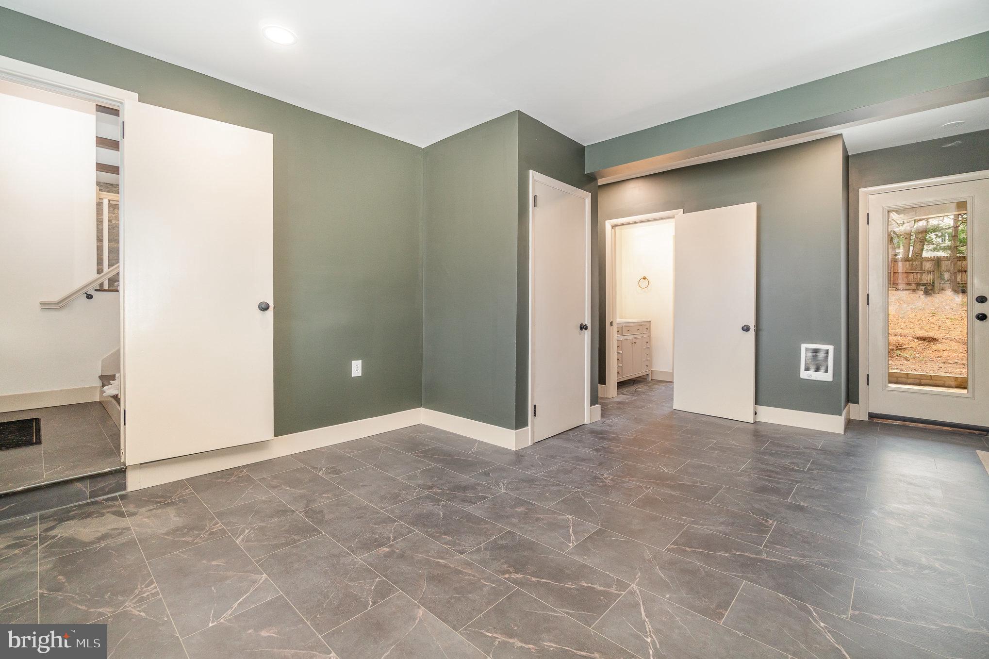 HUNTERS POINT - Residential