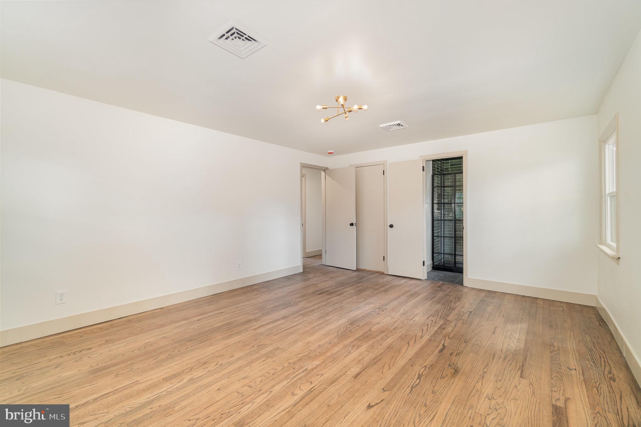 HUNTERS POINT - Residential