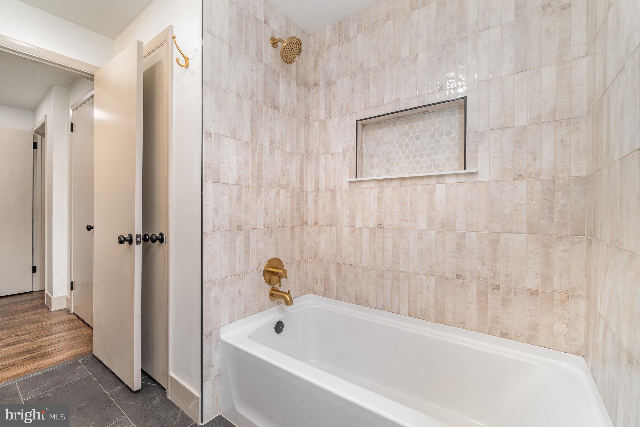 HUNTERS POINT - Residential