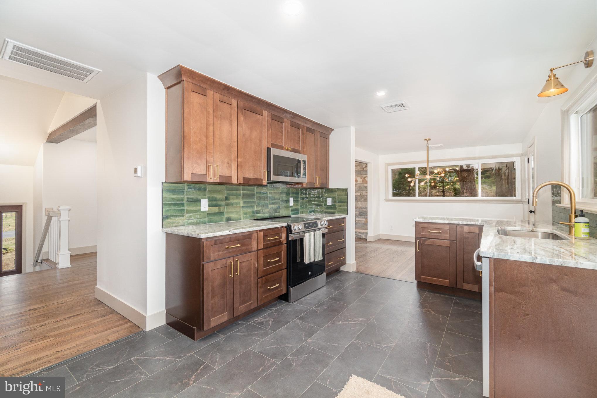 HUNTERS POINT - Residential