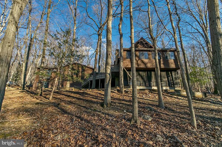 Beautiful Chalet home  featuring 4 bdrms, 3 full bthrms, full size kitchen,  living rm dinning rm combo, living rm w/ stone fireplace,  cathedral ceilings, a sun room off the living rm, fully finished basement  w/ mini kitchen.  Detached 2 car garage w/ efficiency apartment and workshop. Good rental history. Community Lake. Home Warranty.Property is listed below appraised value!