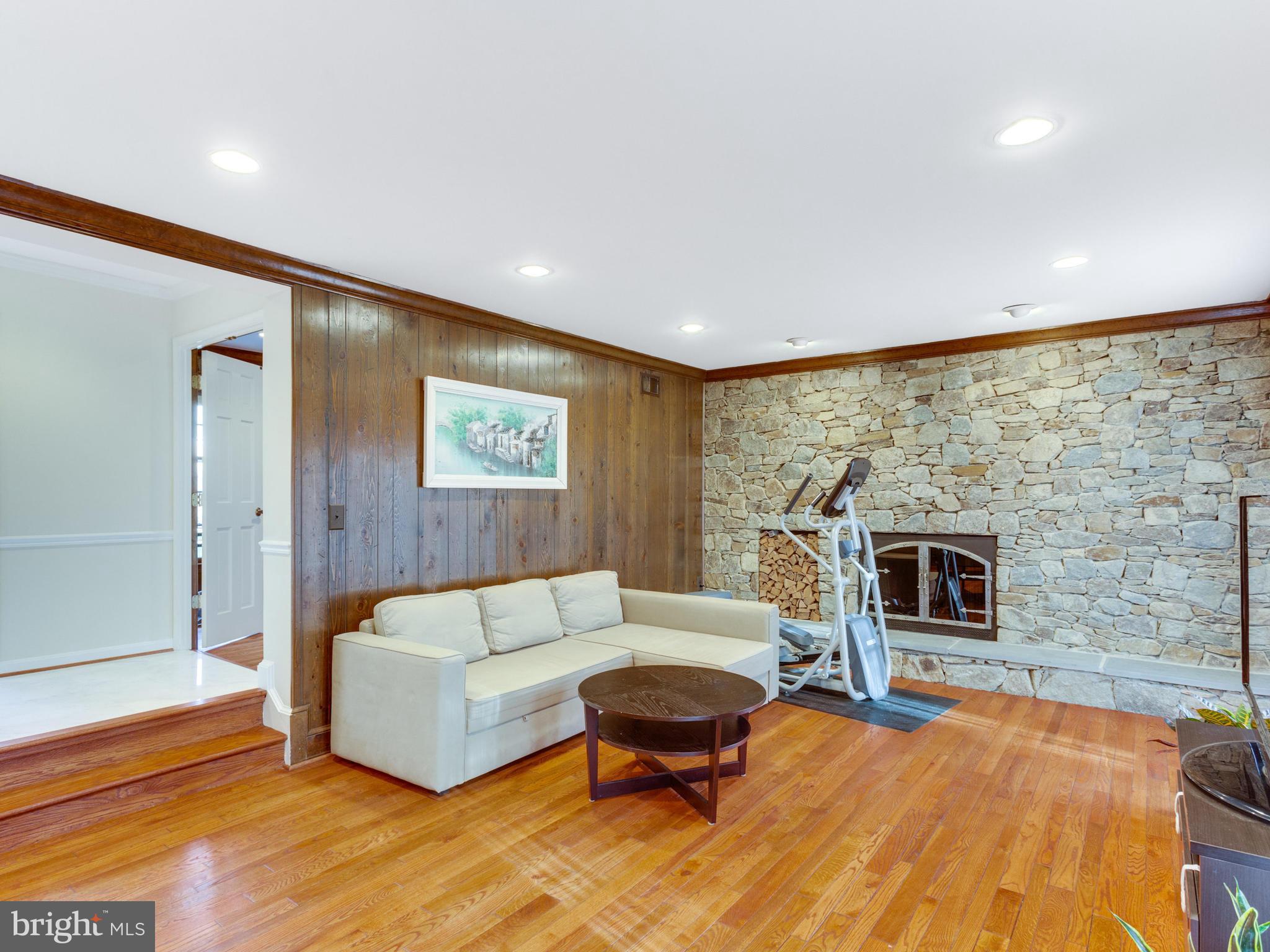 TIMBERLY SOUTH - Residential Lease