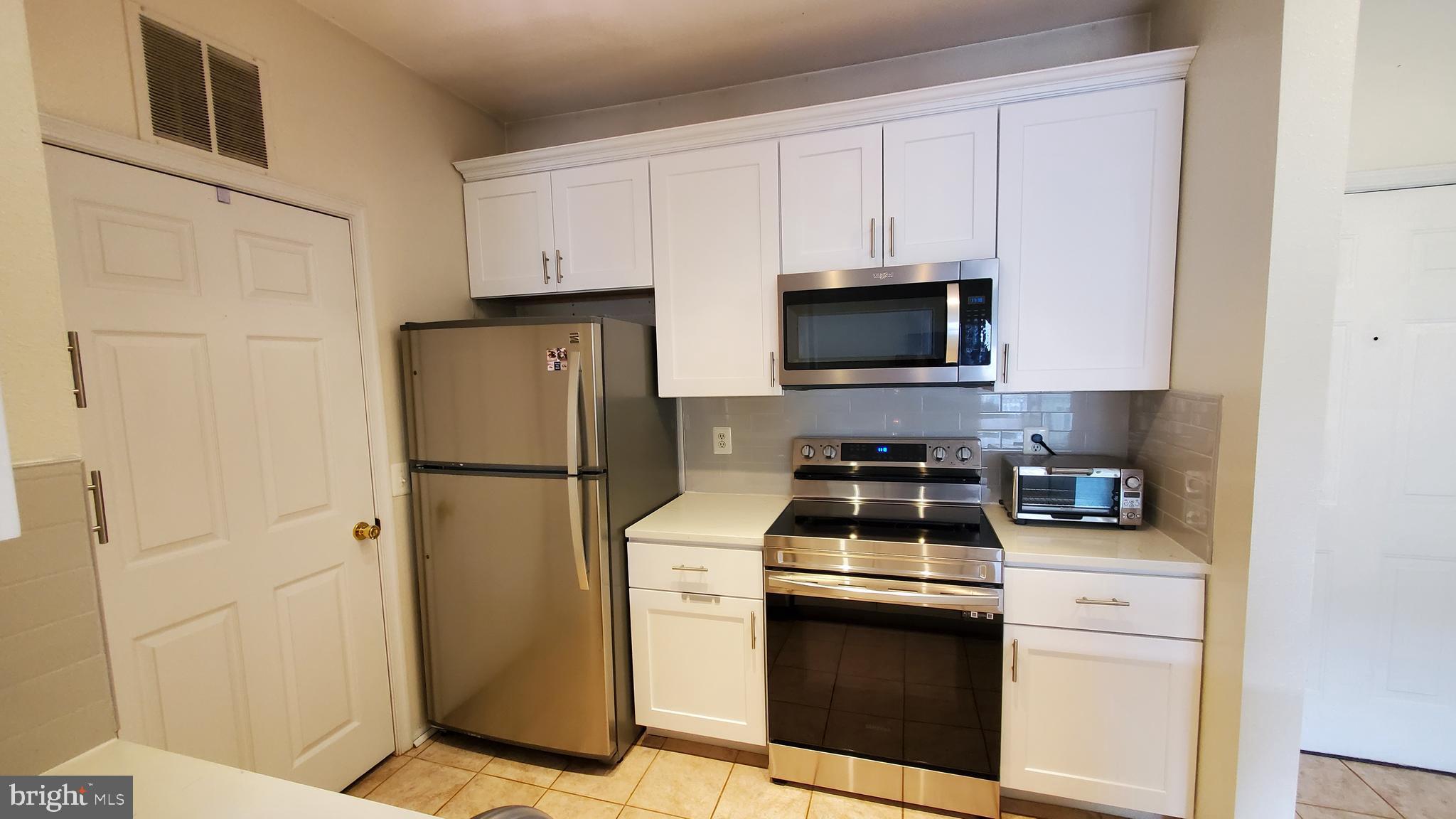 GATES OF MCLEAN - Residential Lease