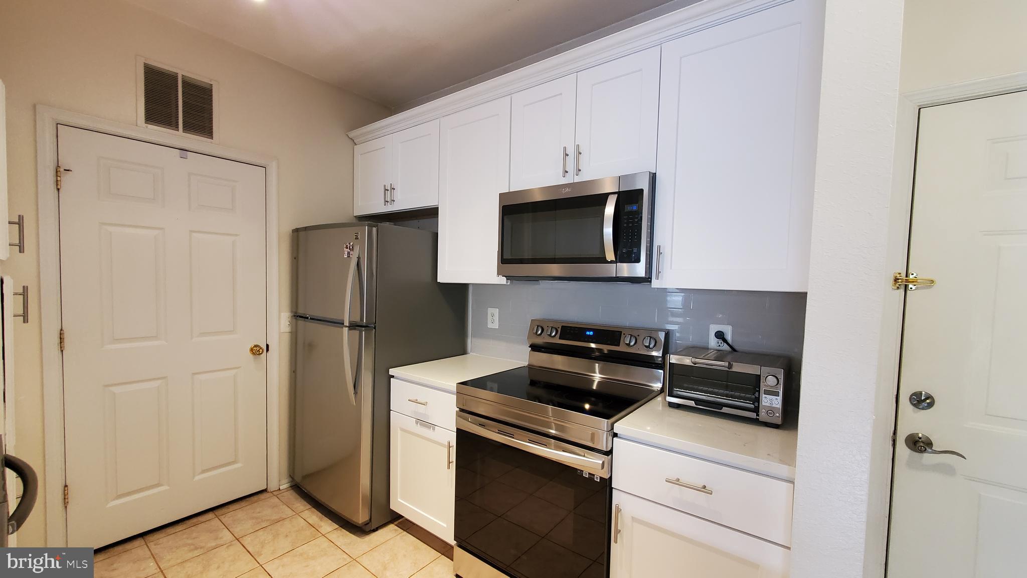 GATES OF MCLEAN - Residential Lease