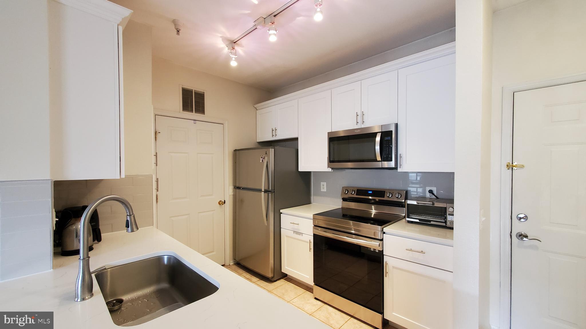 GATES OF MCLEAN - Residential Lease