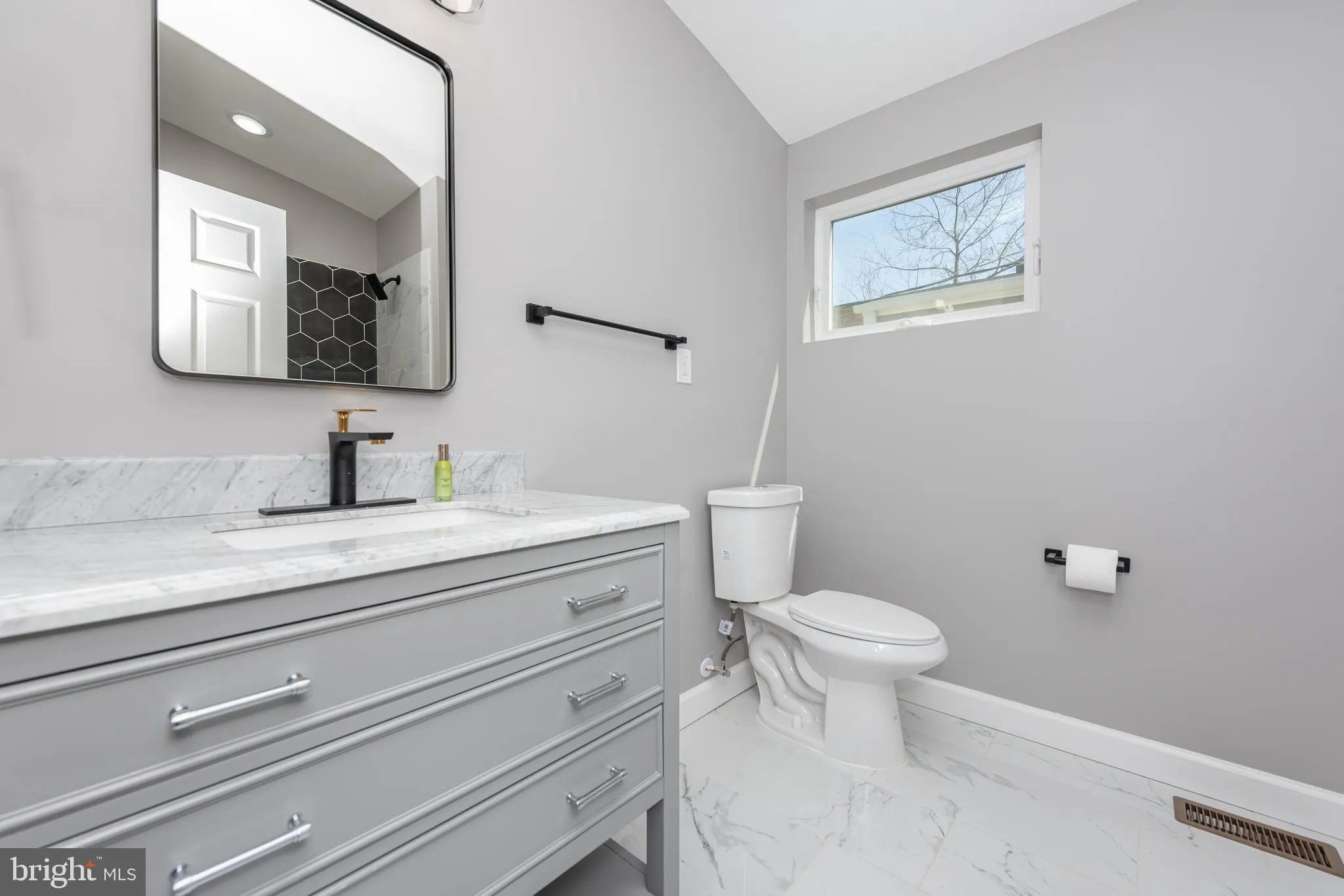 Baltimore, Maryland 21223, United States, 5 Bedrooms Bedrooms, ,4 BathroomsBathrooms,Residential,Pending,36381