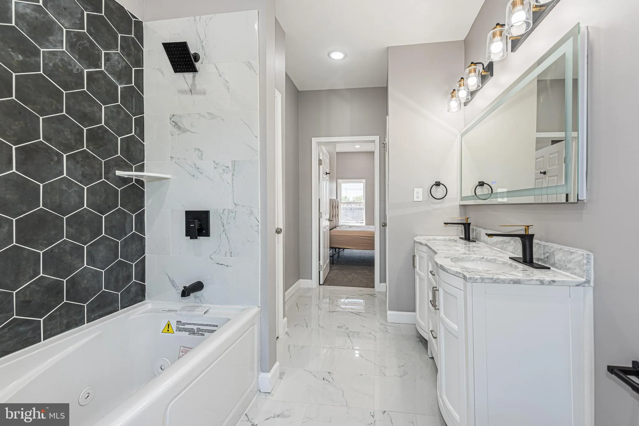 Baltimore, Maryland 21223, United States, 5 Bedrooms Bedrooms, ,4 BathroomsBathrooms,Residential,Pending,36381