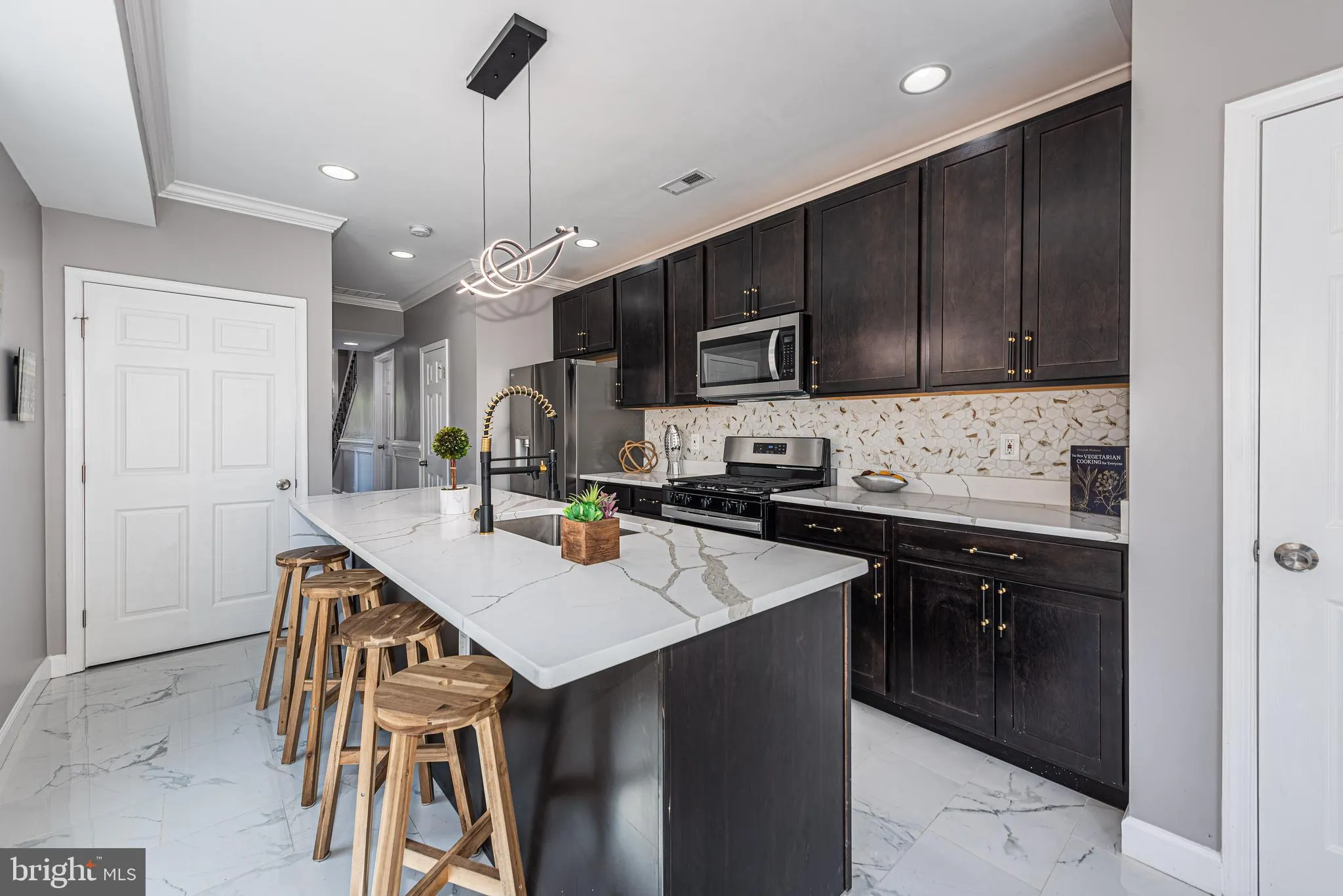Baltimore, Maryland 21223, United States, 5 Bedrooms Bedrooms, ,4 BathroomsBathrooms,Residential,Pending,36381