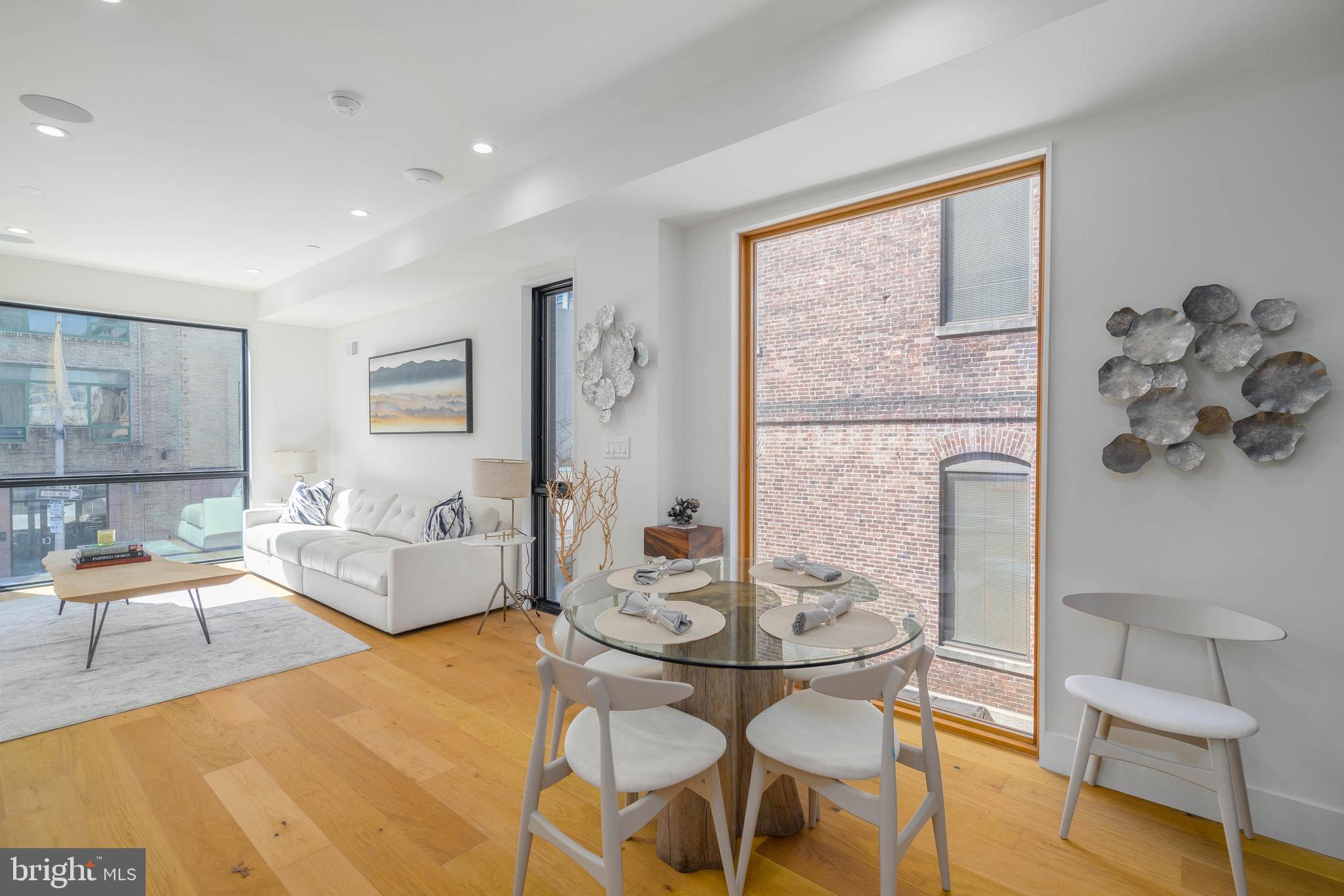 LOGAN SQUARE - Residential