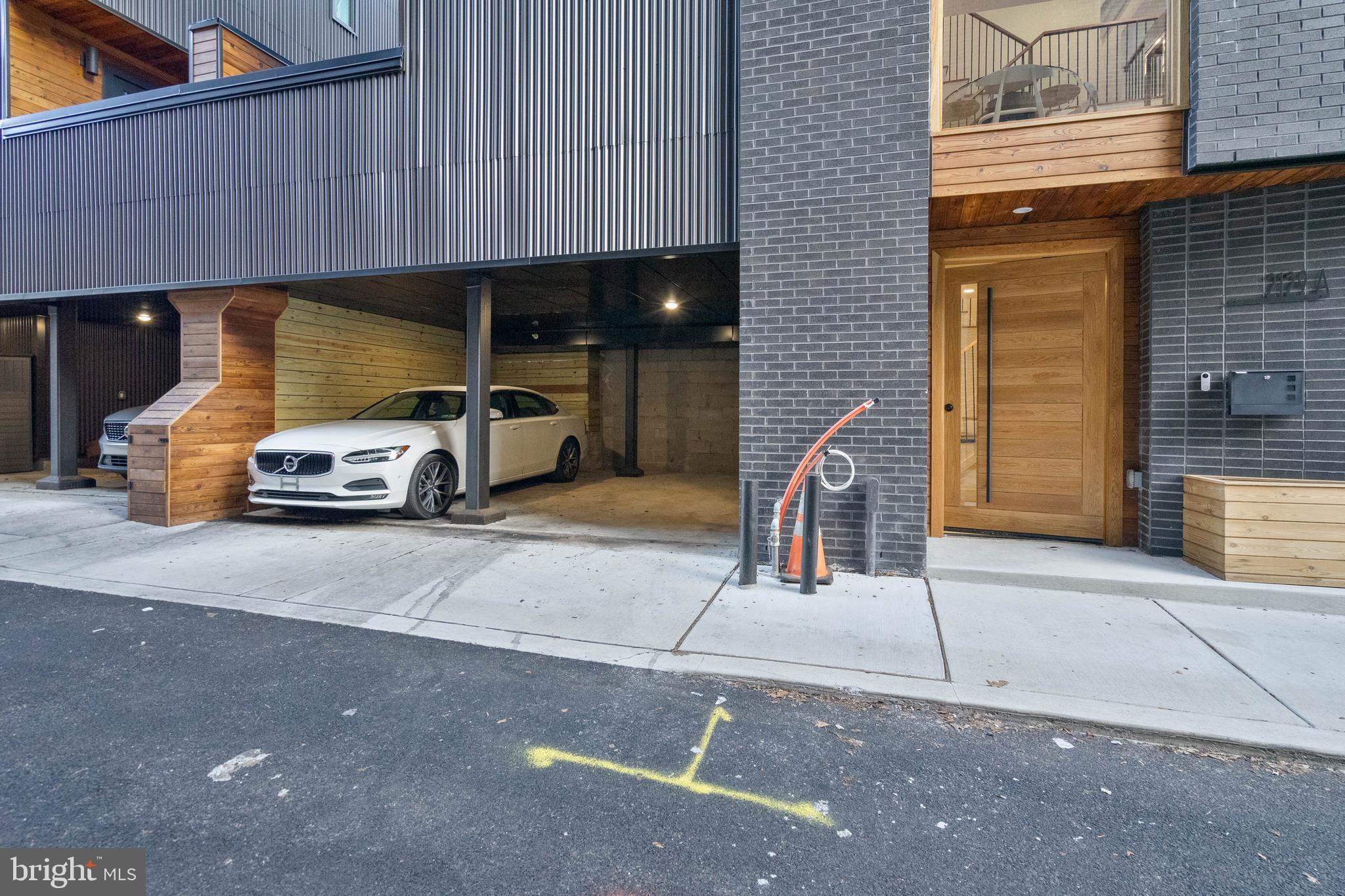 LOGAN SQUARE - Residential